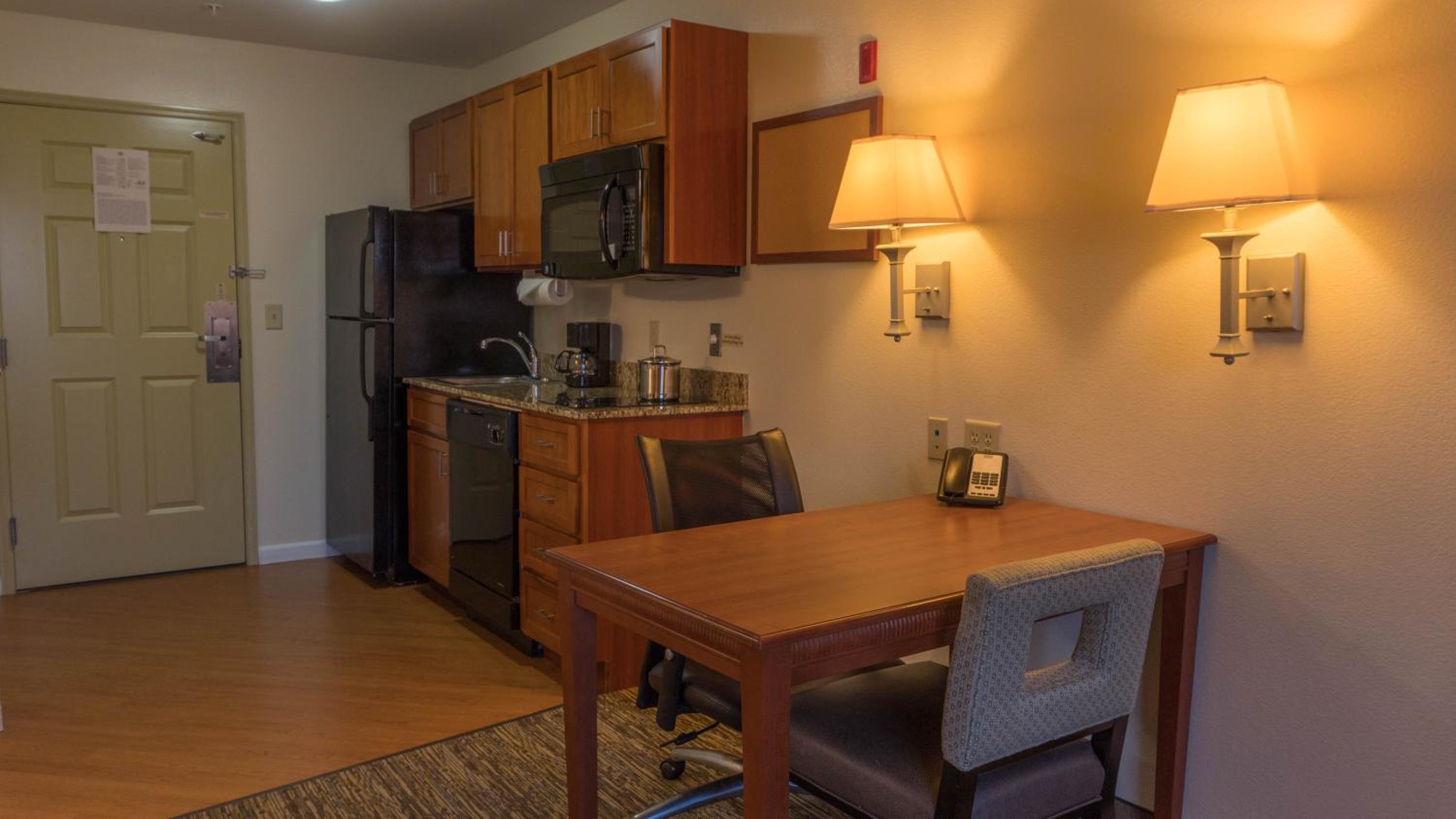 Studio Queen Suite - Photo 2