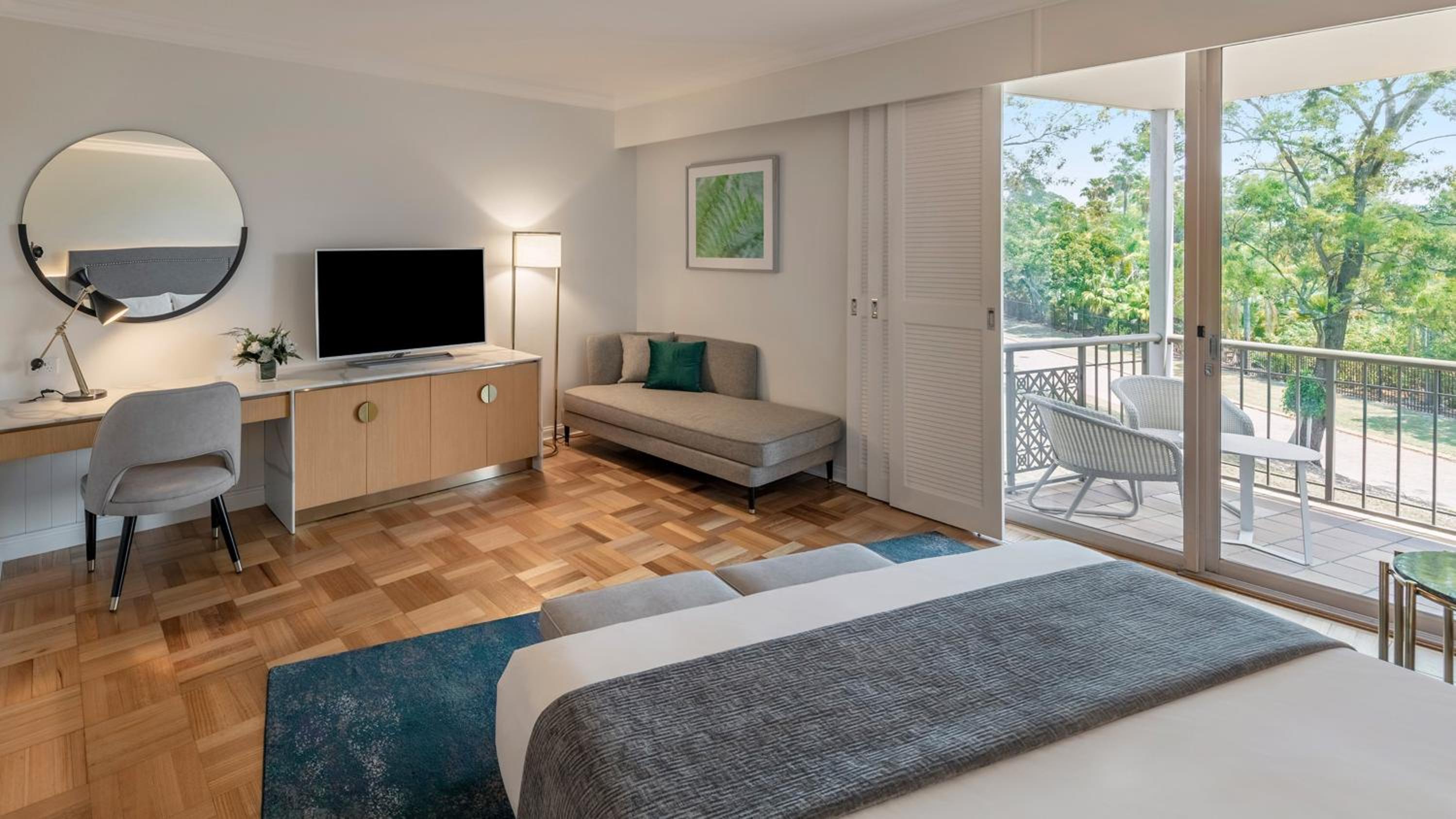 Classic King Room with Marina View - Photo 5