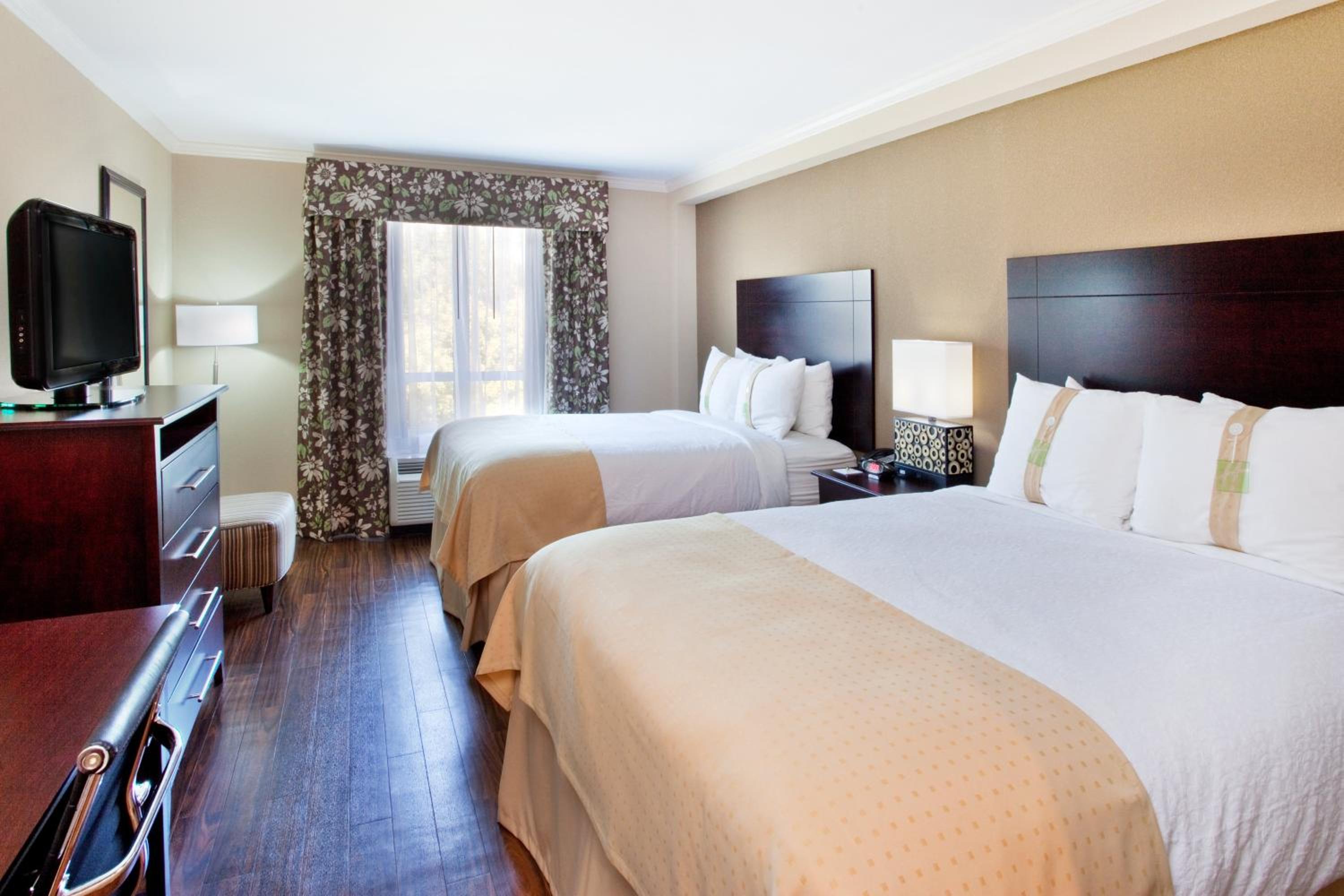 Standard Queen Room with Two Queen Beds - Photo 1