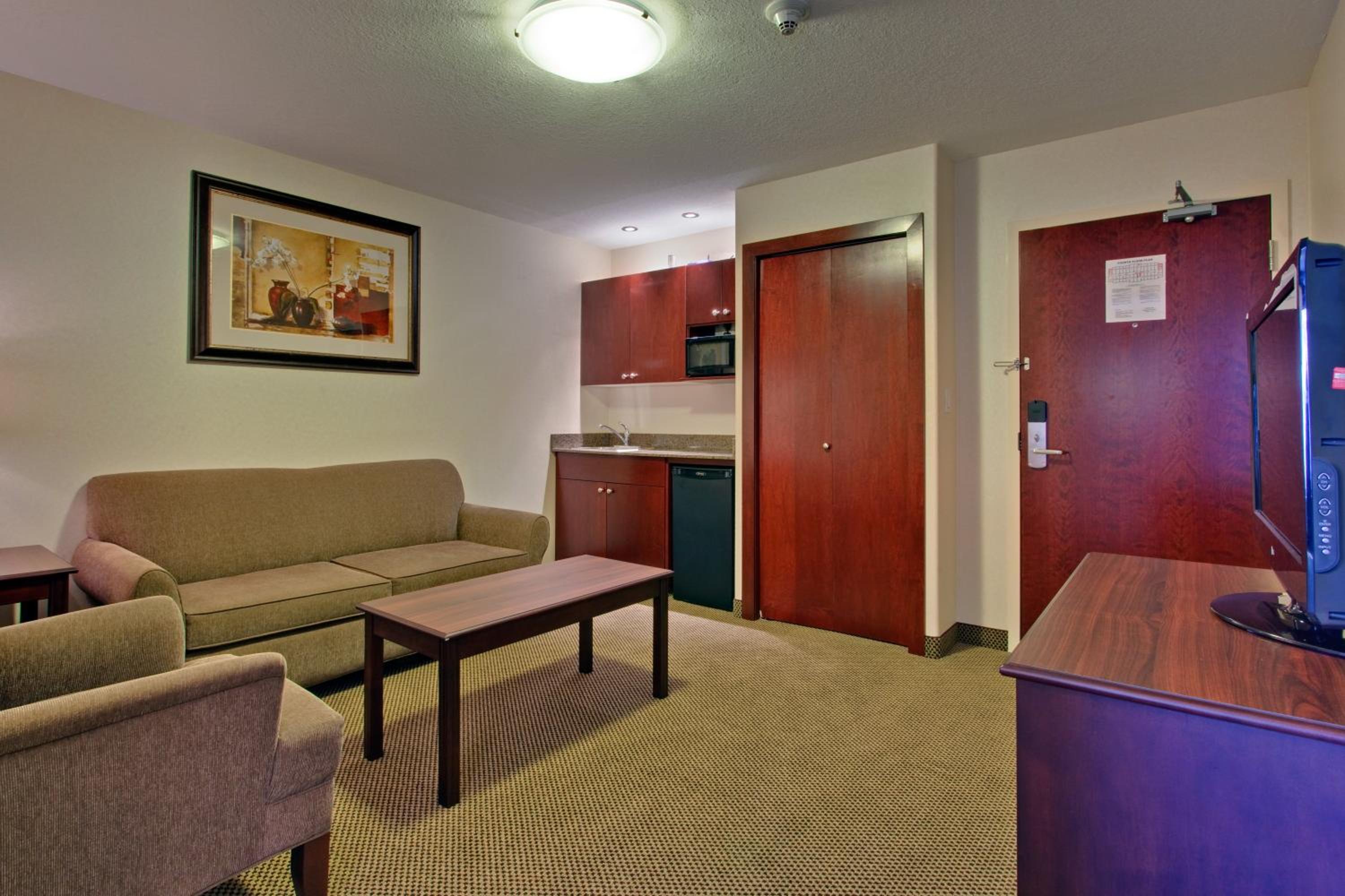 King Suite with Sofa Bed - Photo 4