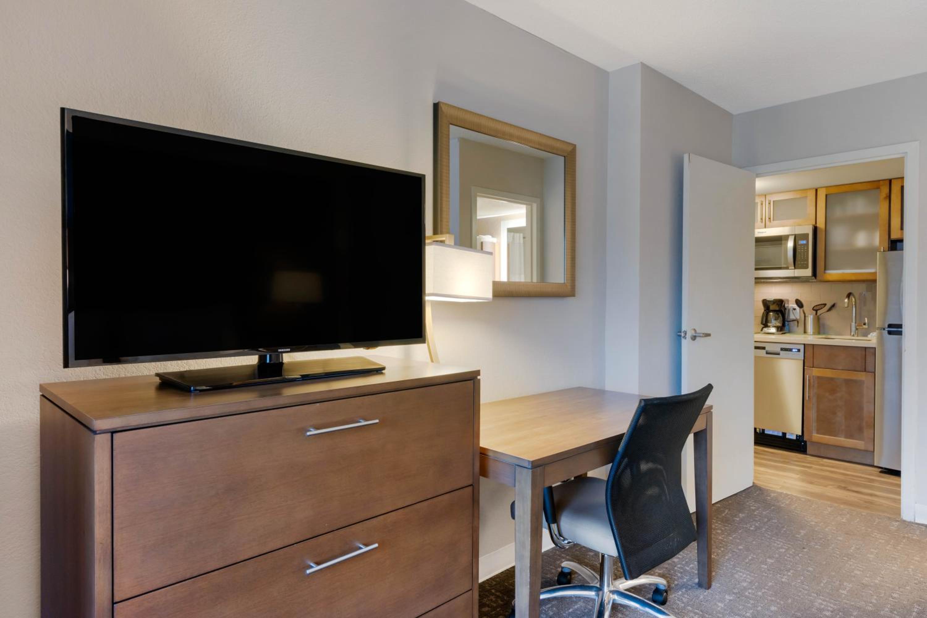 One-Bedroom King Suite photo 3