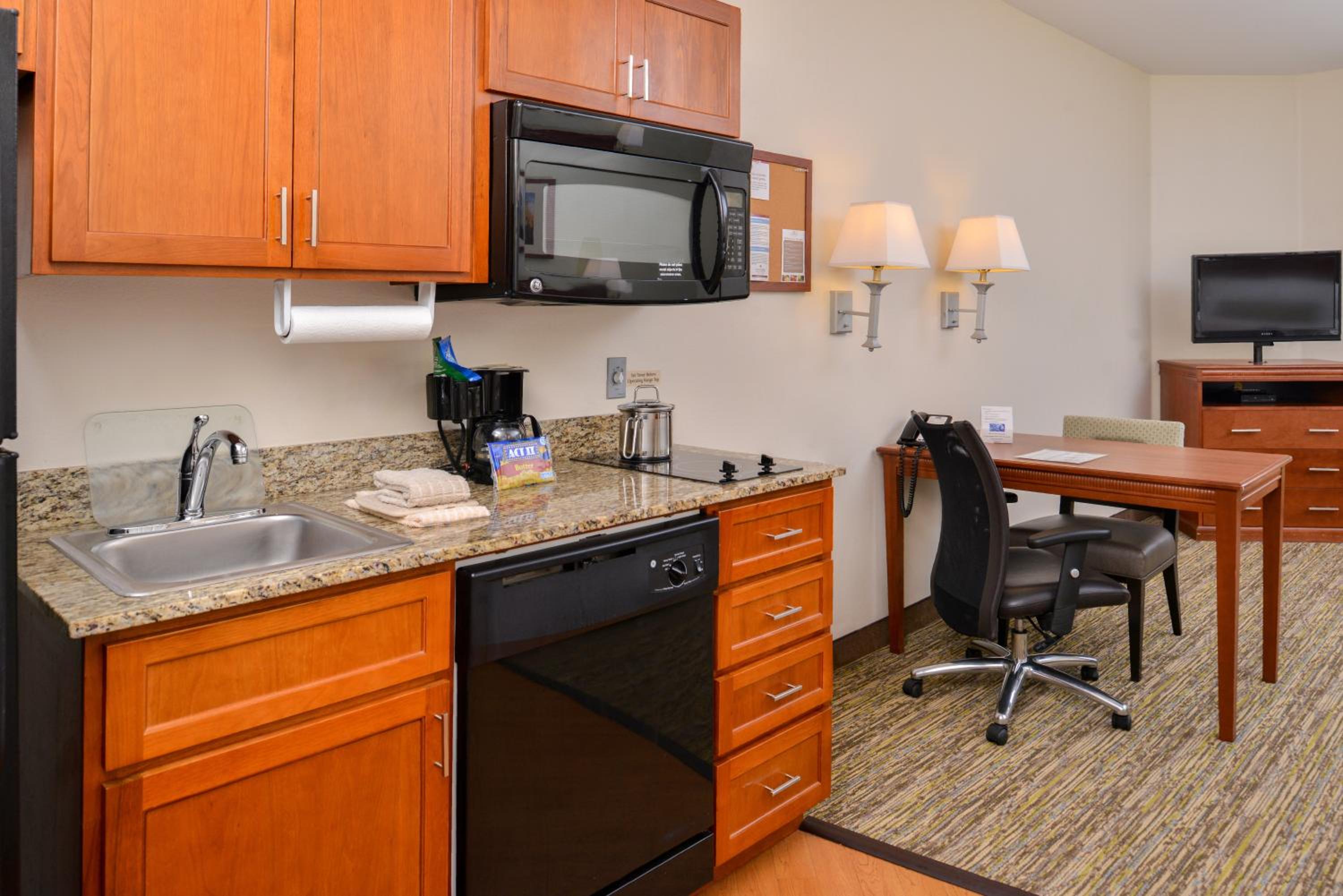 Studio Queen Suite - Photo 8