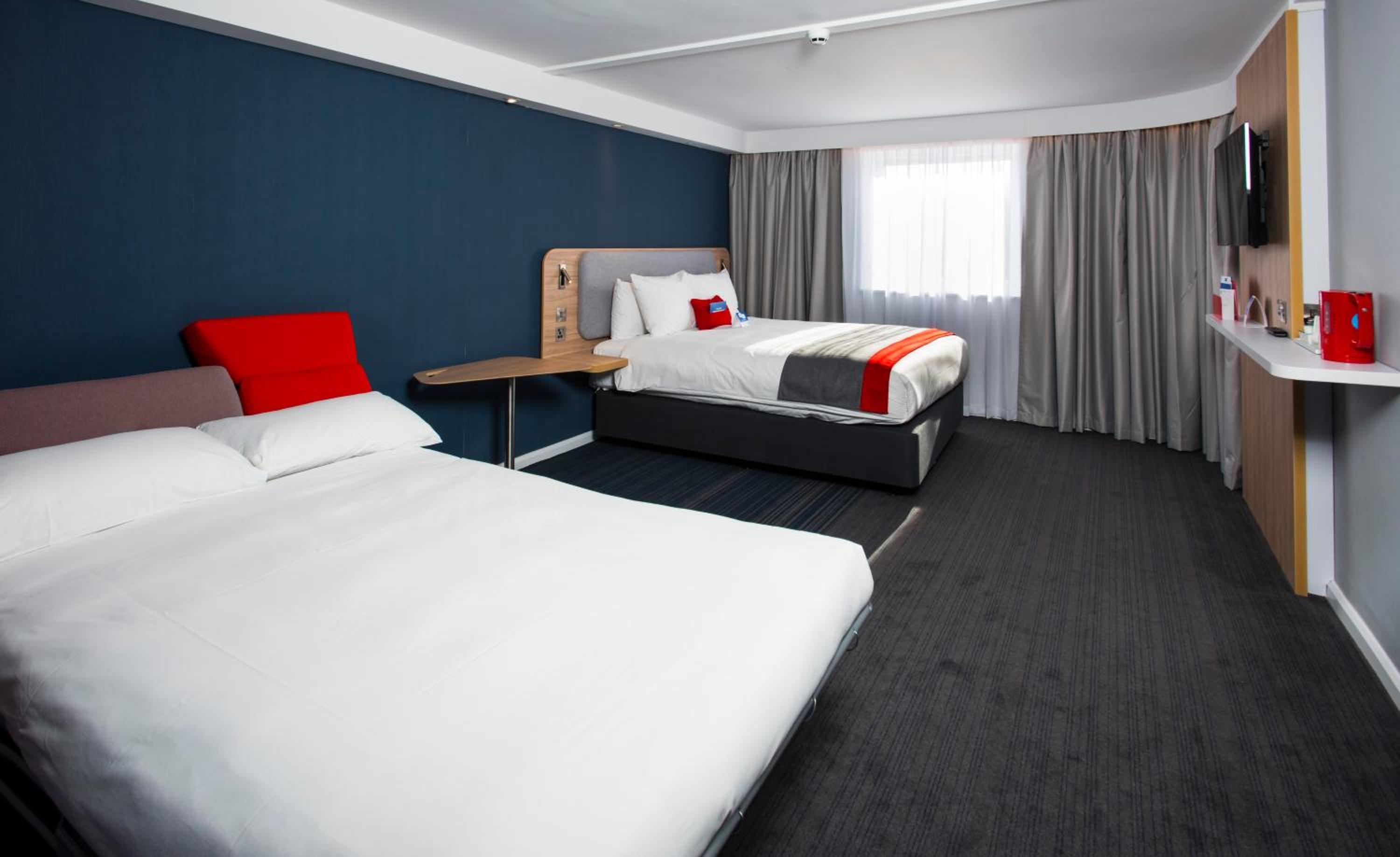 Standard Double Room with Sofa Bed and Free Hot Breakfast - Photo 2