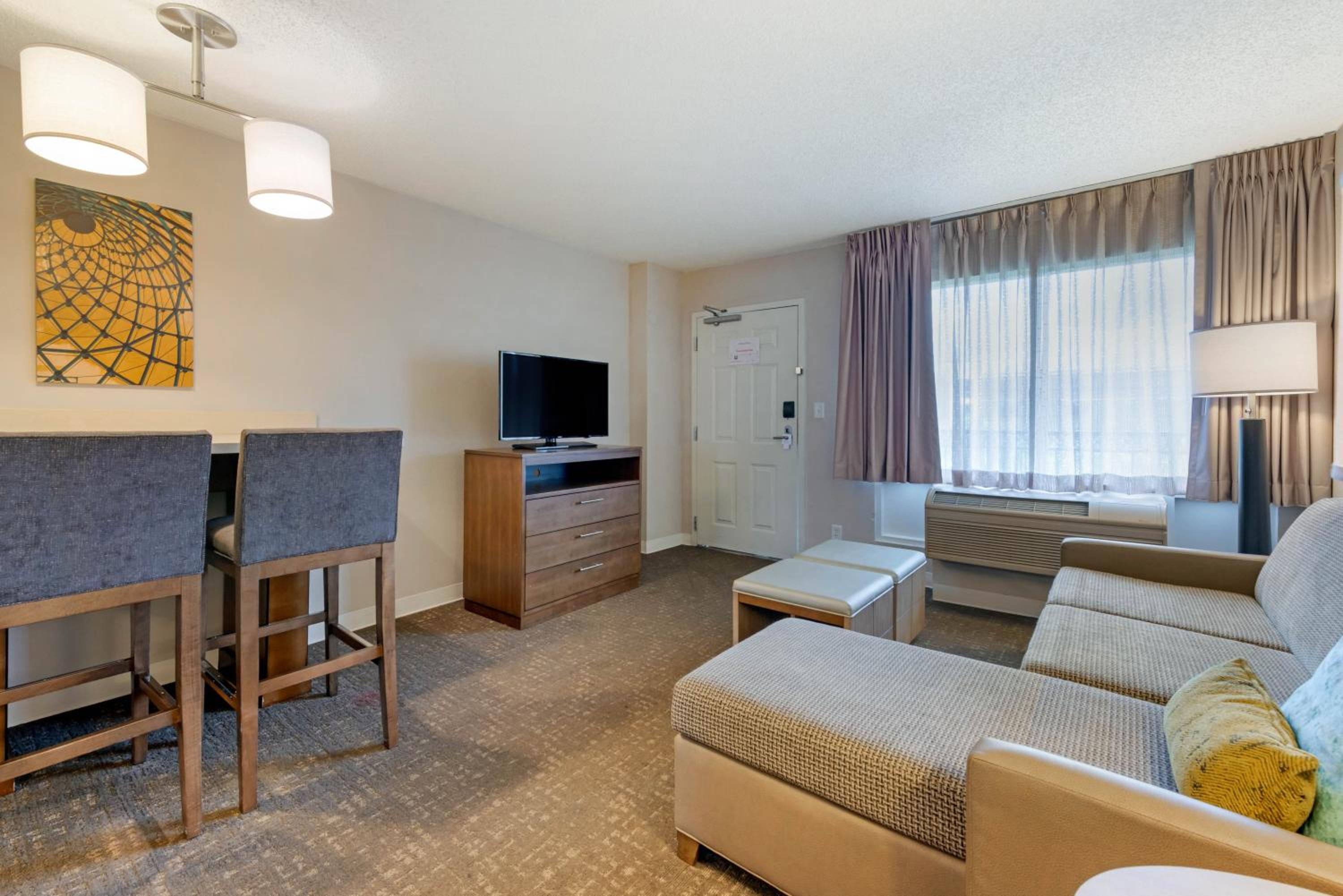 One-Bedroom King Suite photo 2