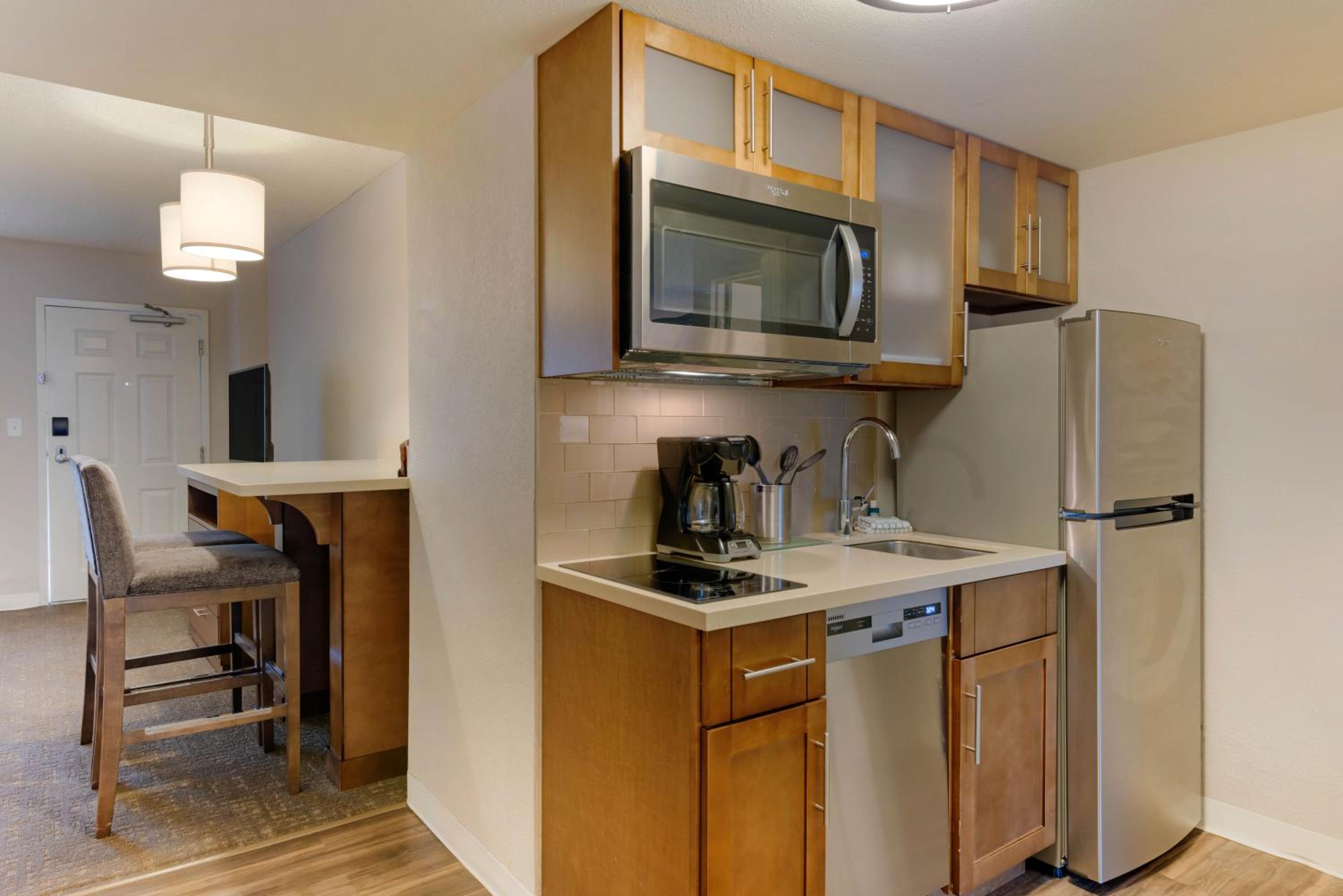 Two-Bedroom Suite with One King and Two Queen Beds photo 2