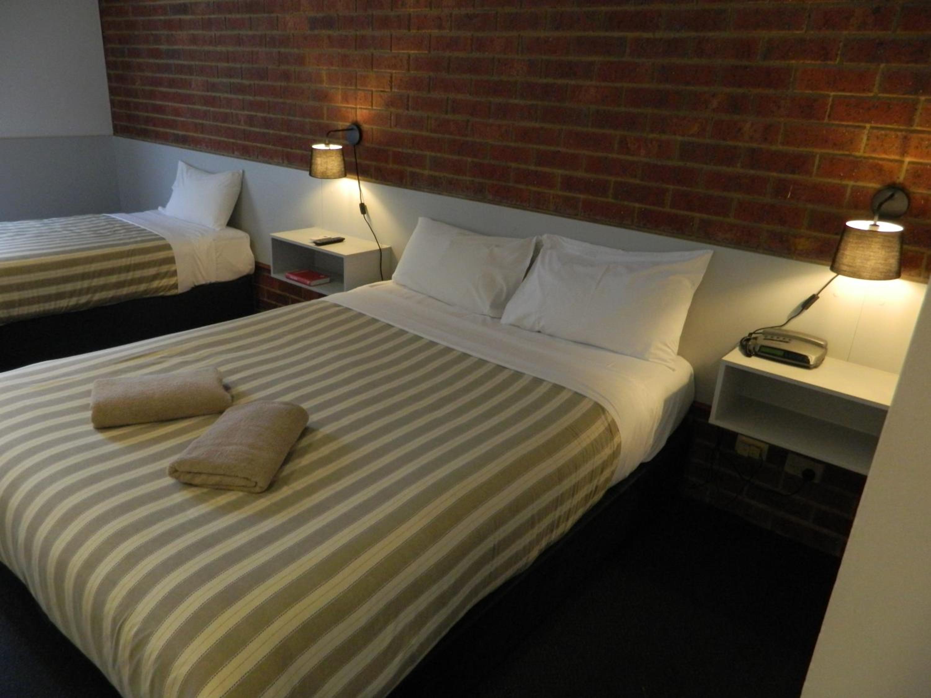 Twin Room - Photo 3