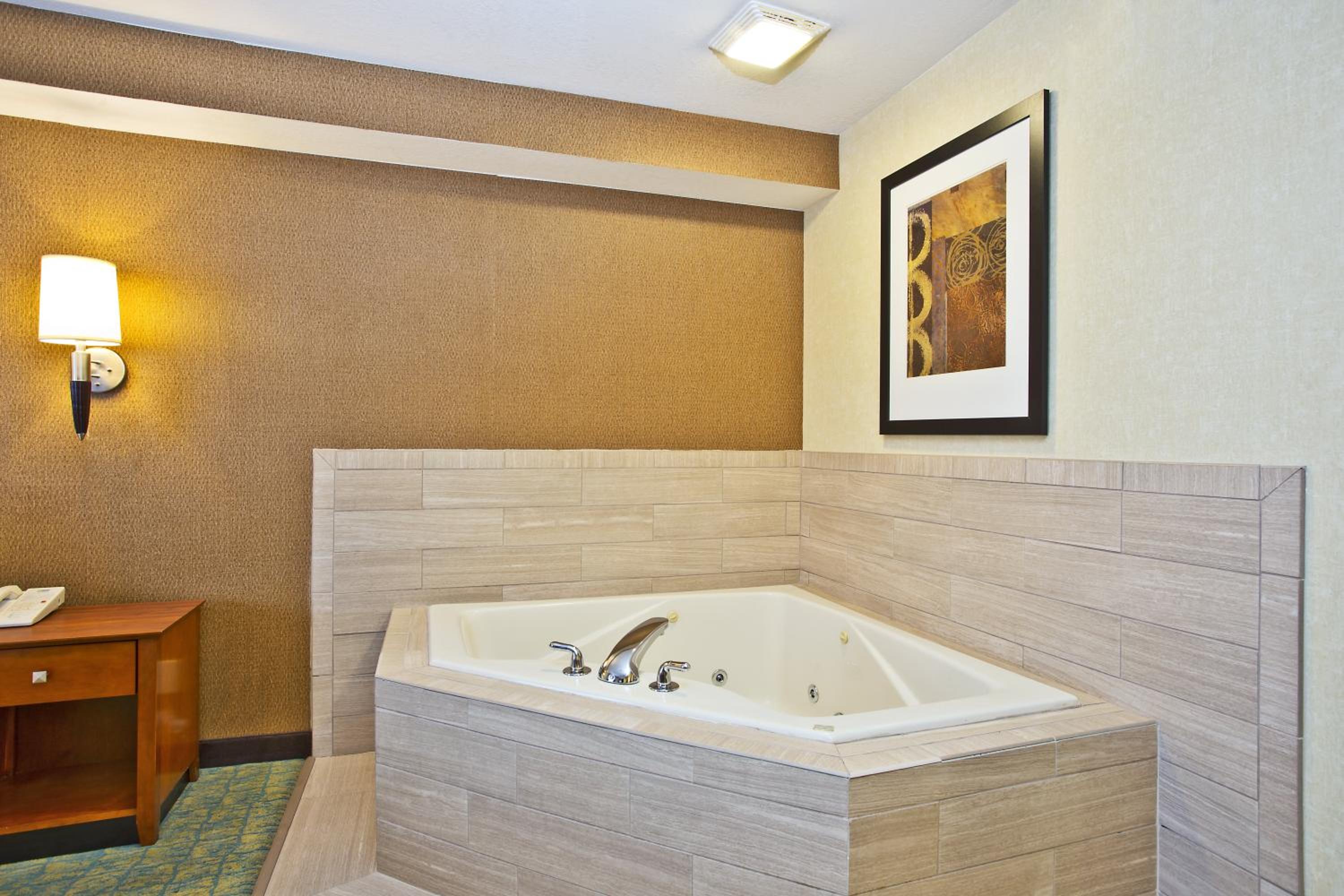 King Room With Spa Bath And Kitchen photo 2