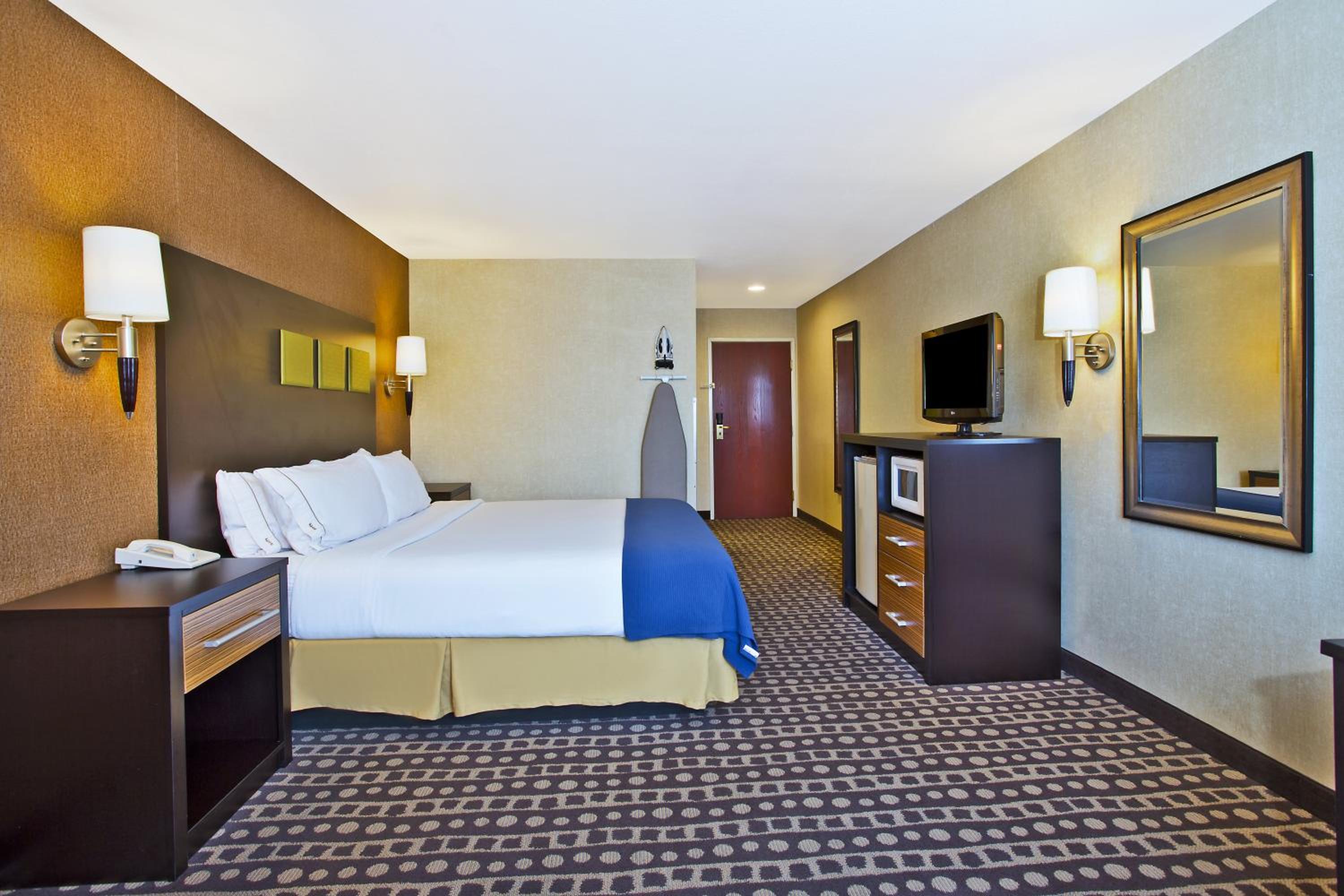 Standard King Room photo 1