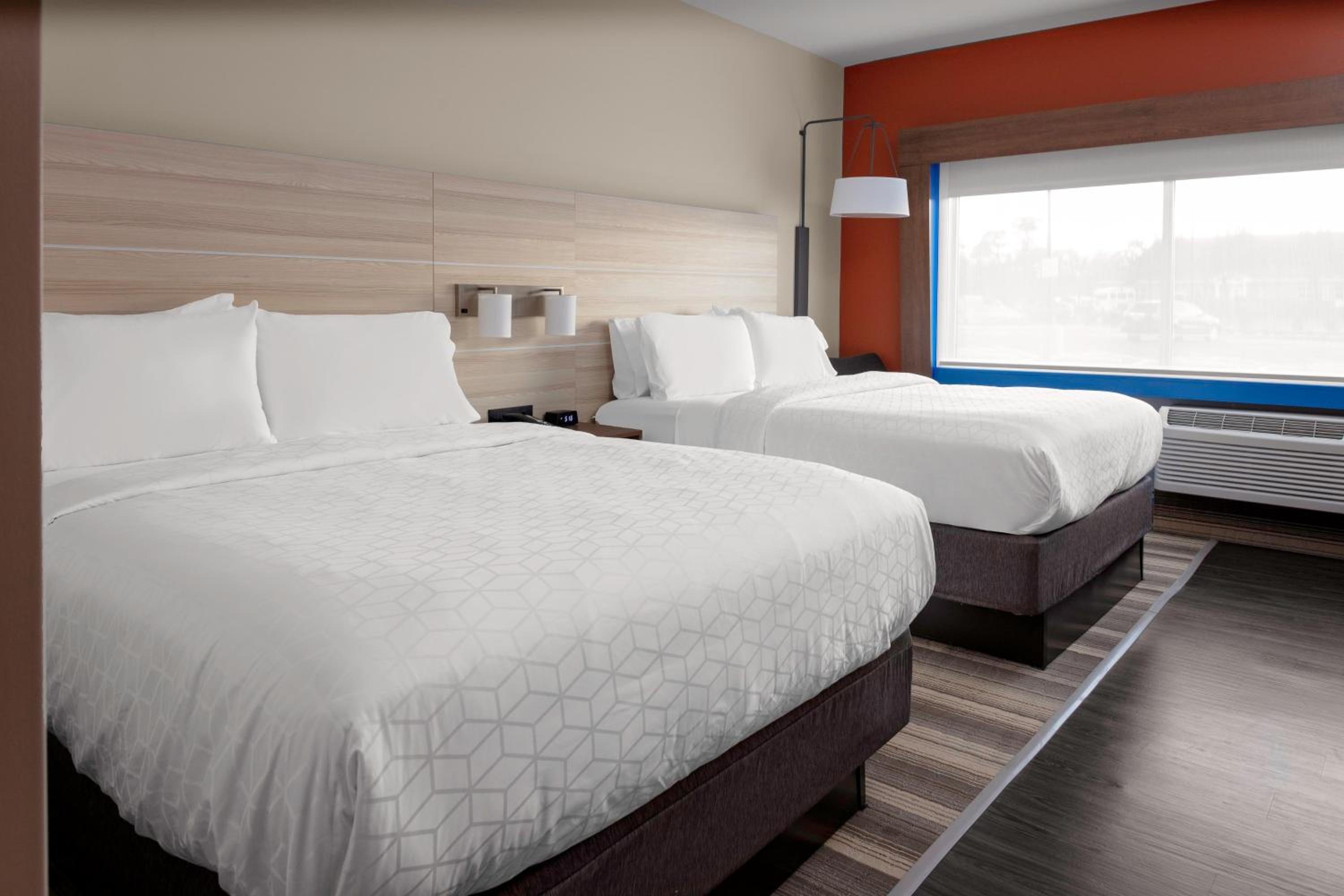 Standard Room with Two Queen Beds - Photo 1