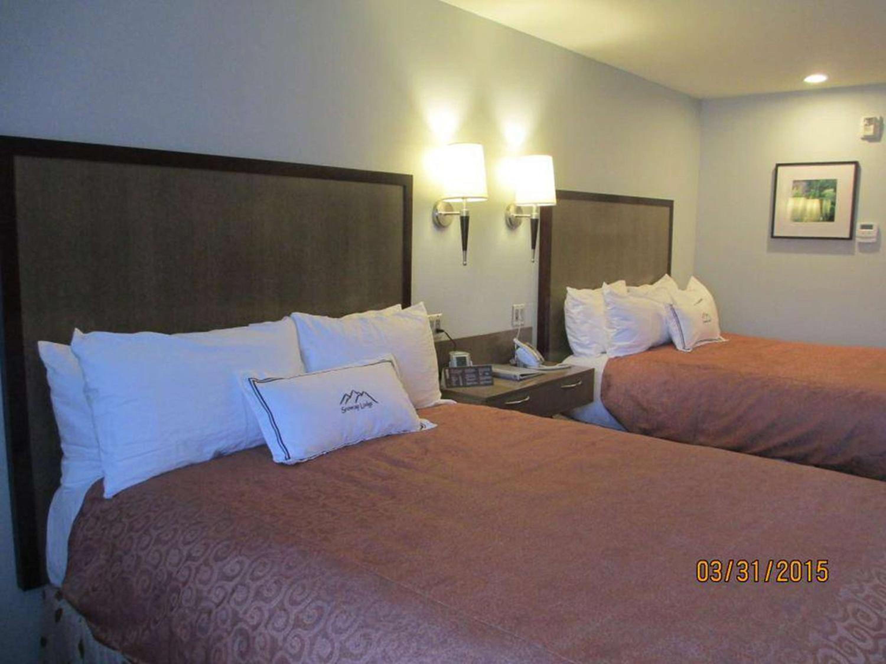 Deluxe Double Queen Room - Non-Smoking