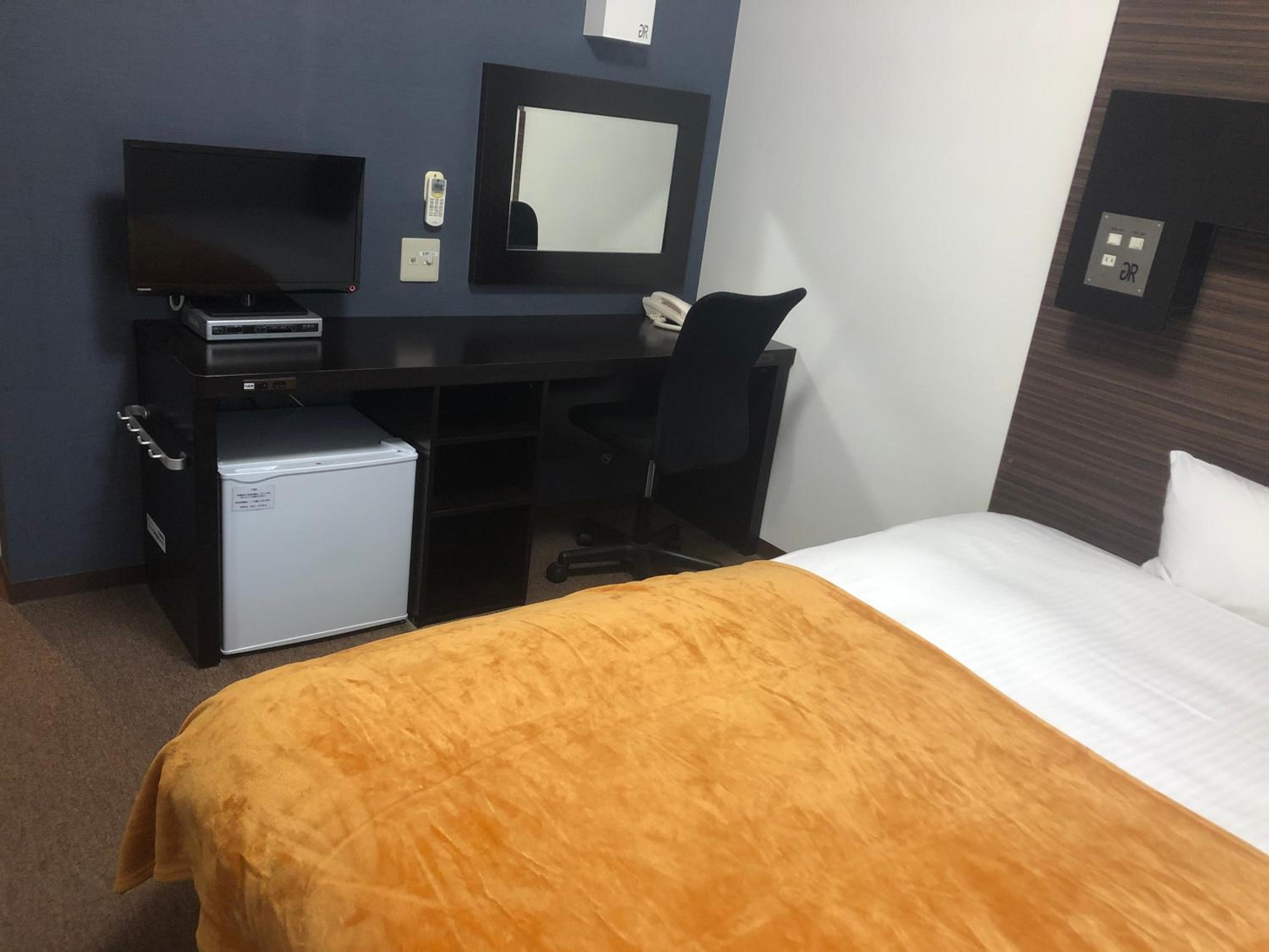 Double Room - Non-Smoking  - Photo 10