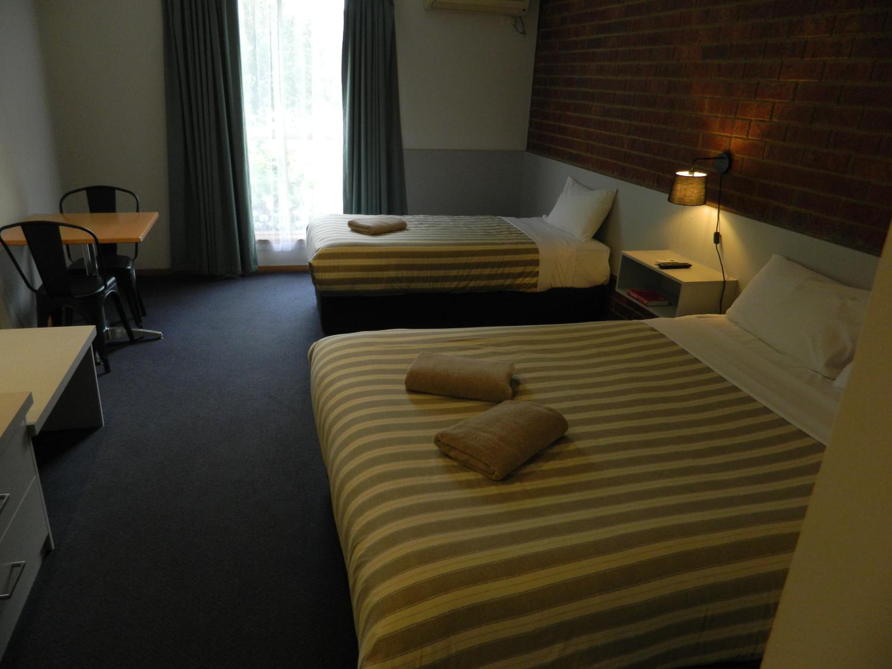 Twin Room - Photo 8