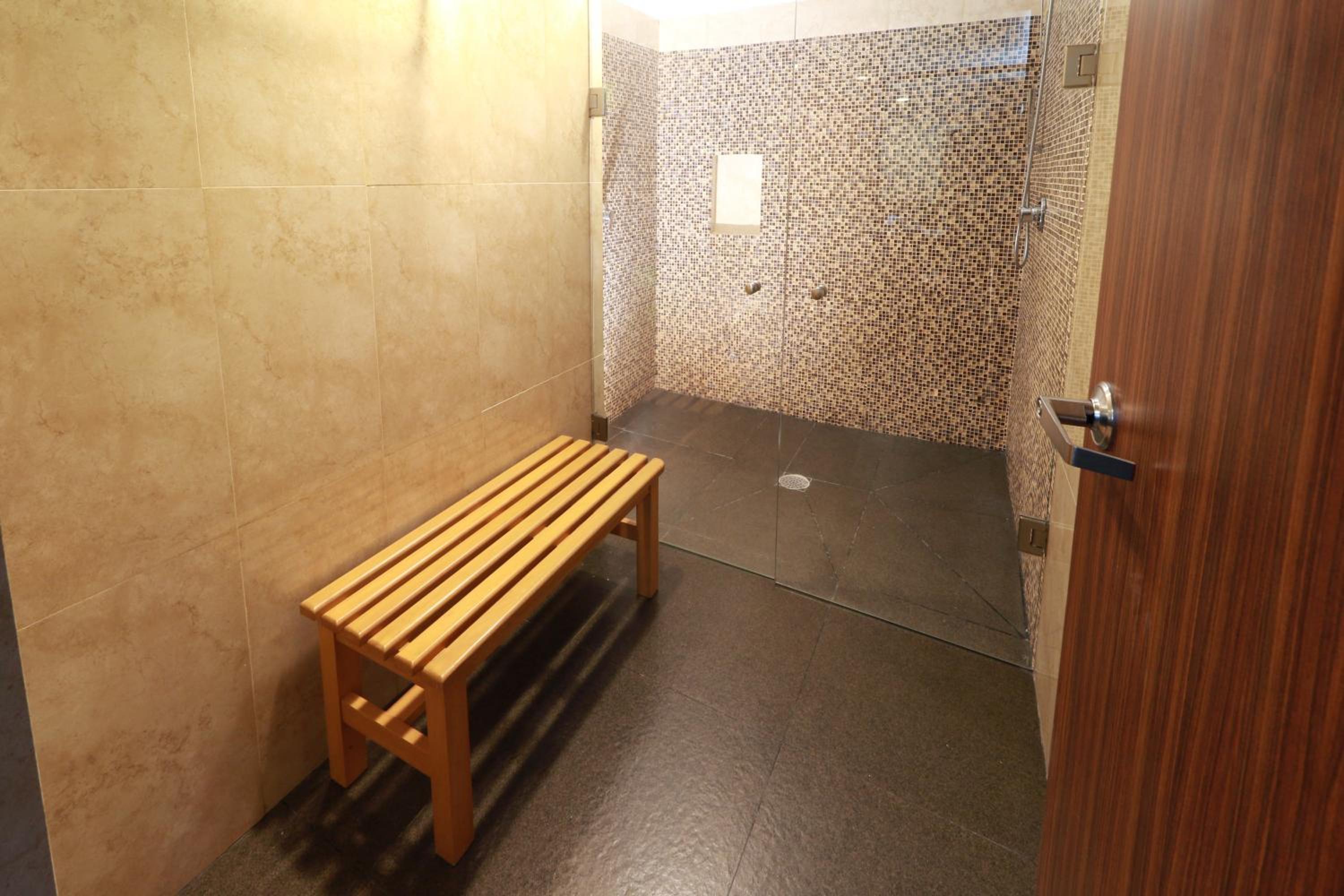 One-Bedroom King Suite with Sofa Bed - Photo 4