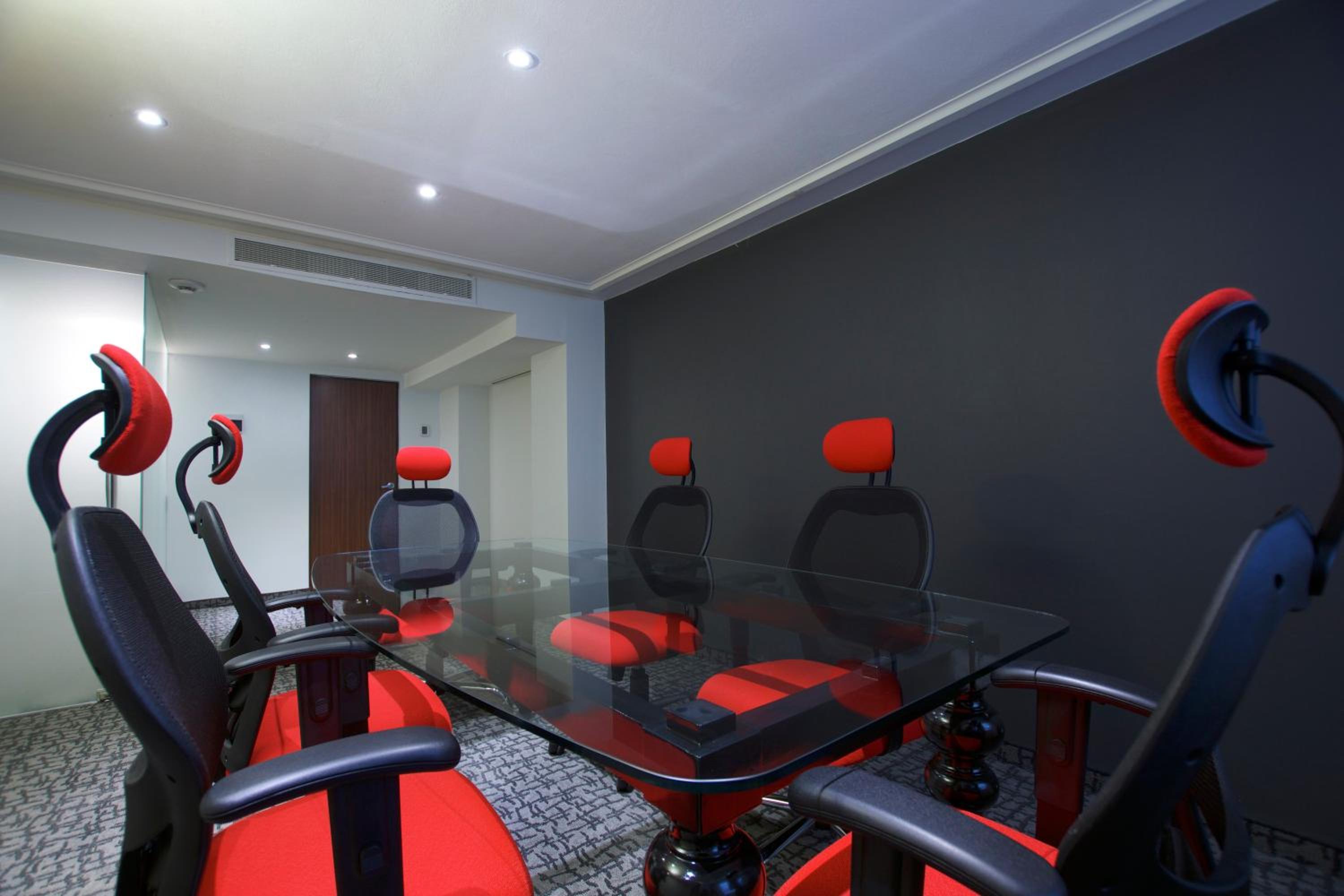 One-Bedroom King Suite with Sofa Bed - Photo 3