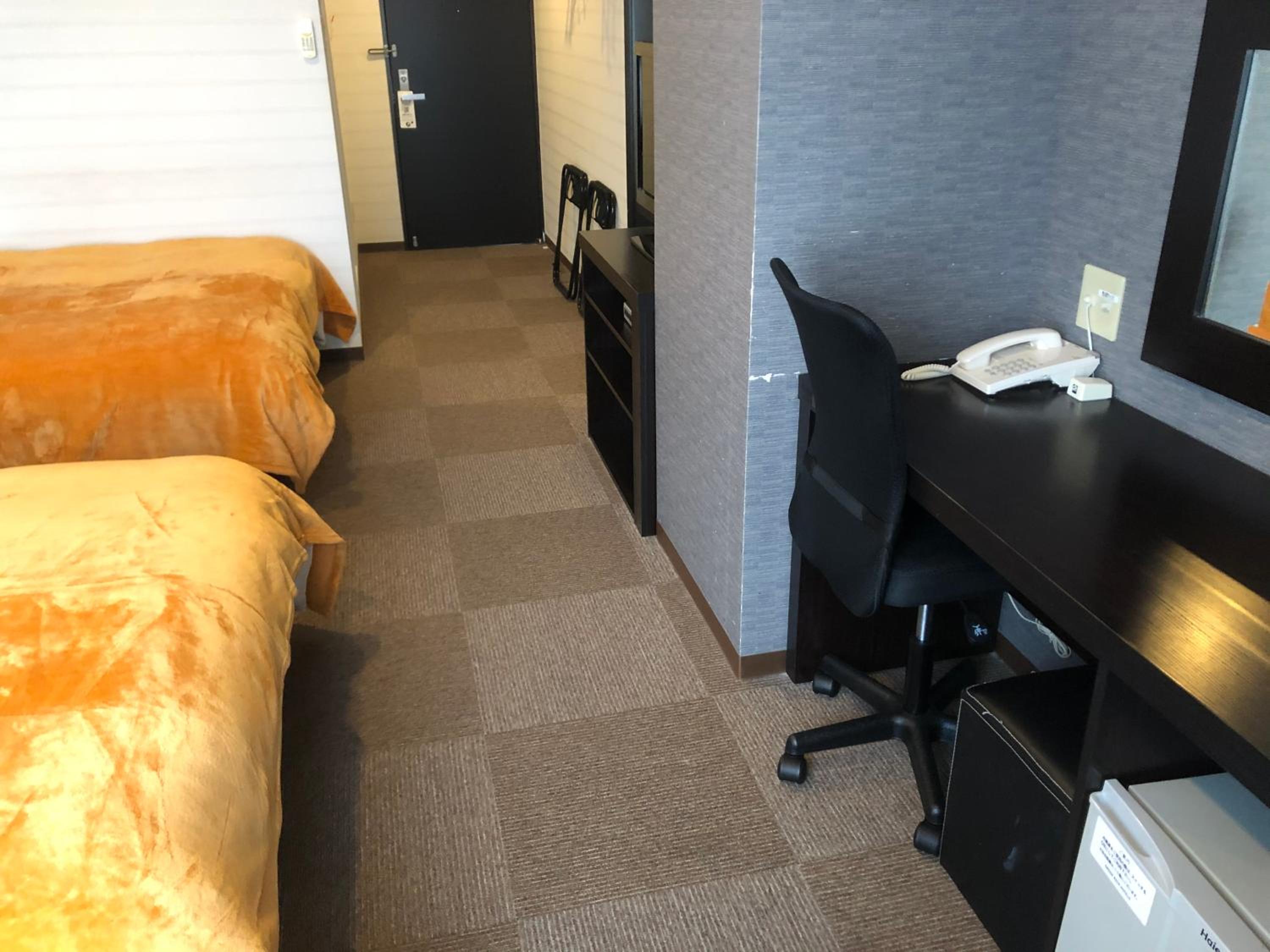Twin Room - Non-Smoking - Photo 8