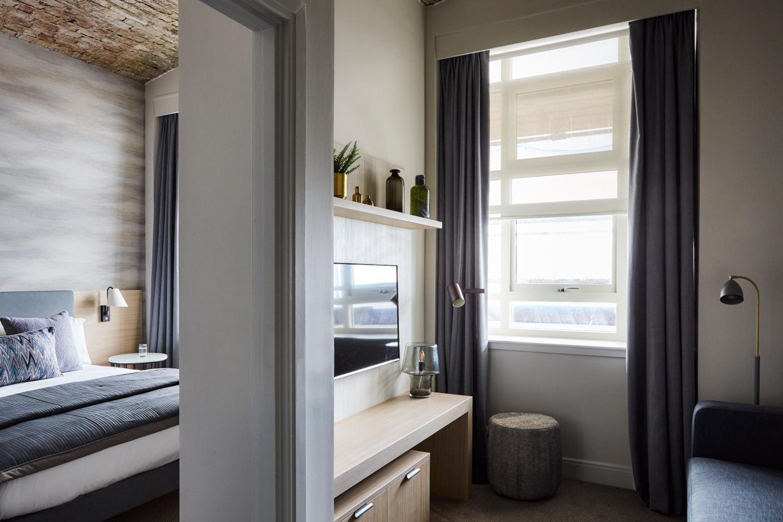 King Studio Suite with Full Kitchen - Photo 14