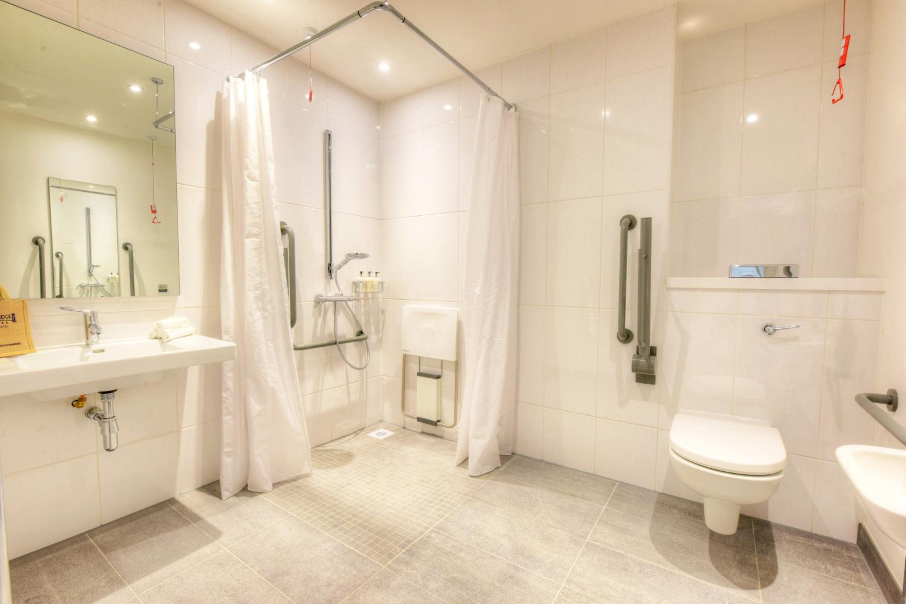 Studio Queen Suite - Disability Access - Photo 2