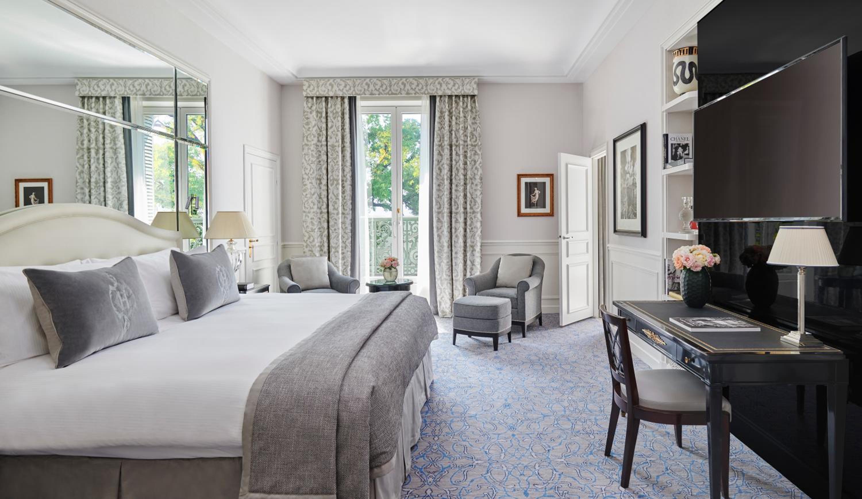 Junior King Suite with Balcony