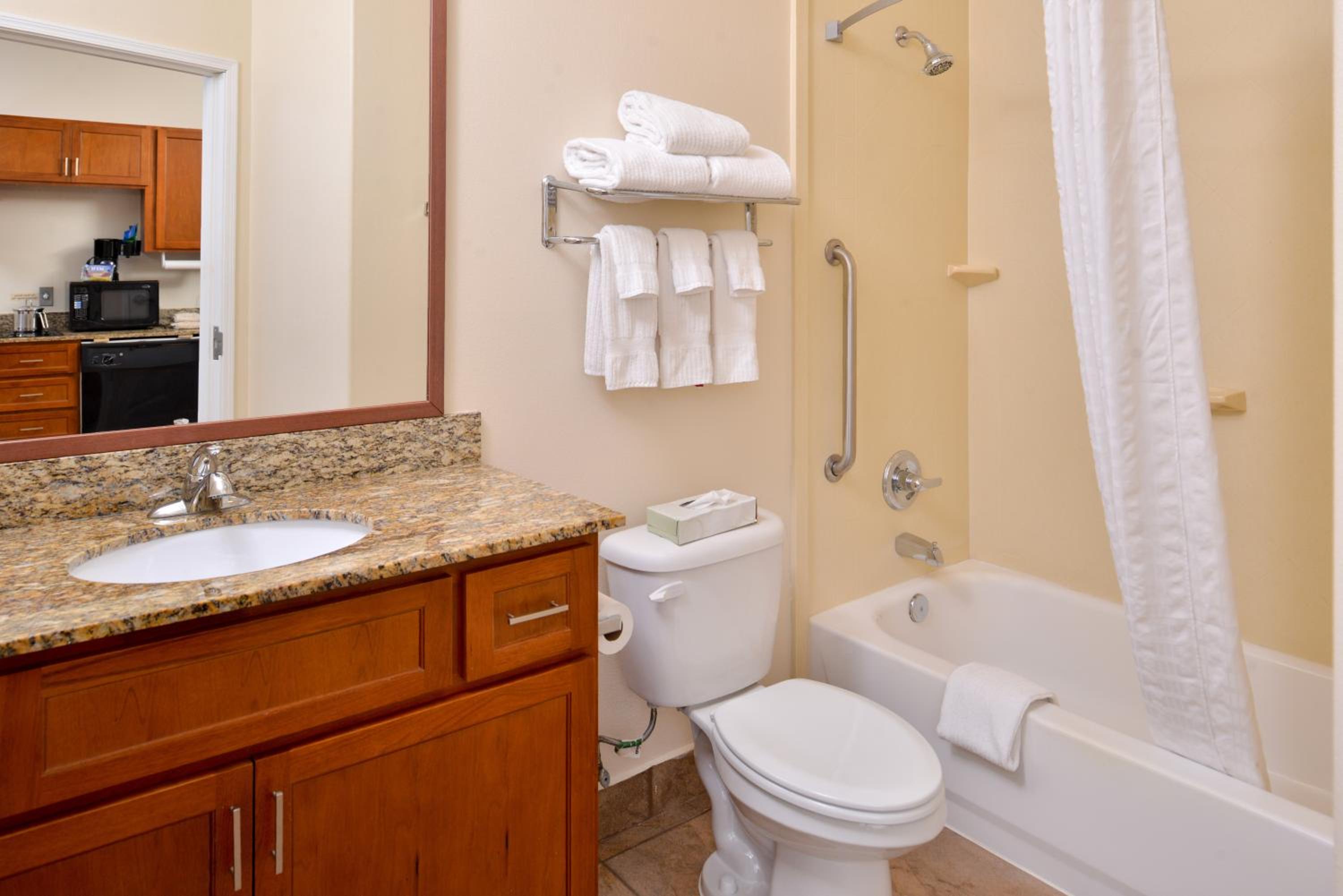 Studio Queen Suite - Photo 5