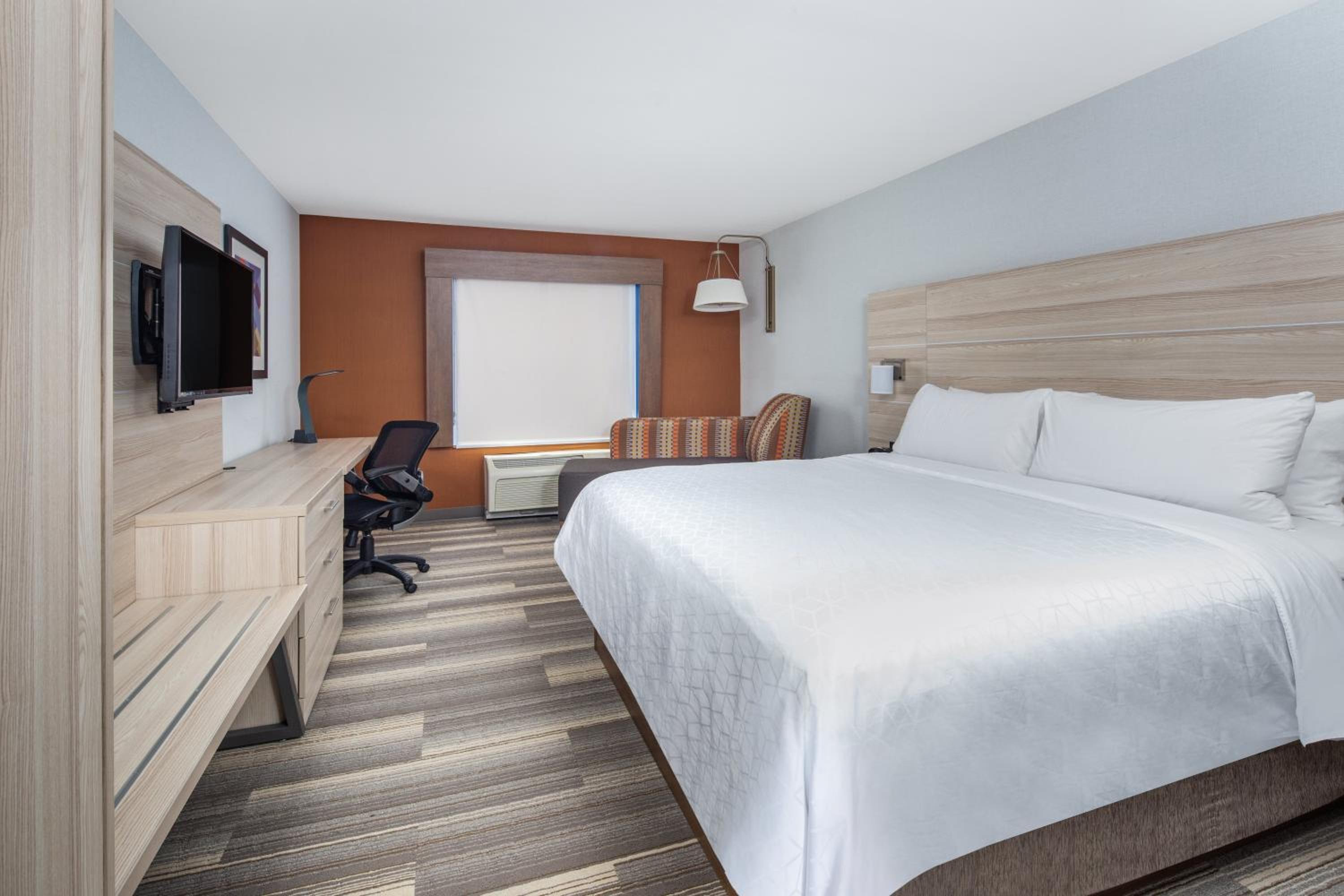Standard King Room - Photo 4