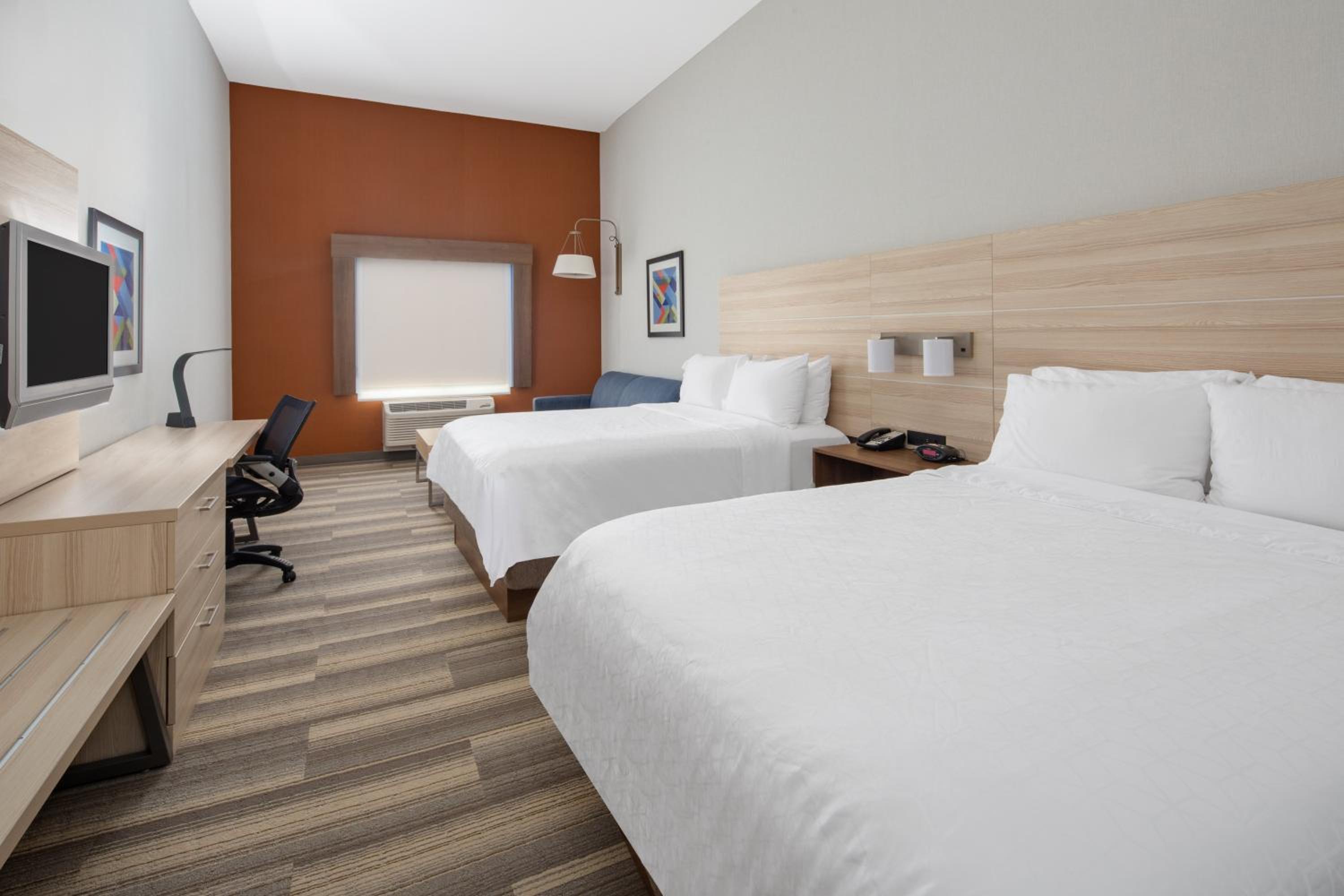 Suite with Two Queen Beds - Photo 3