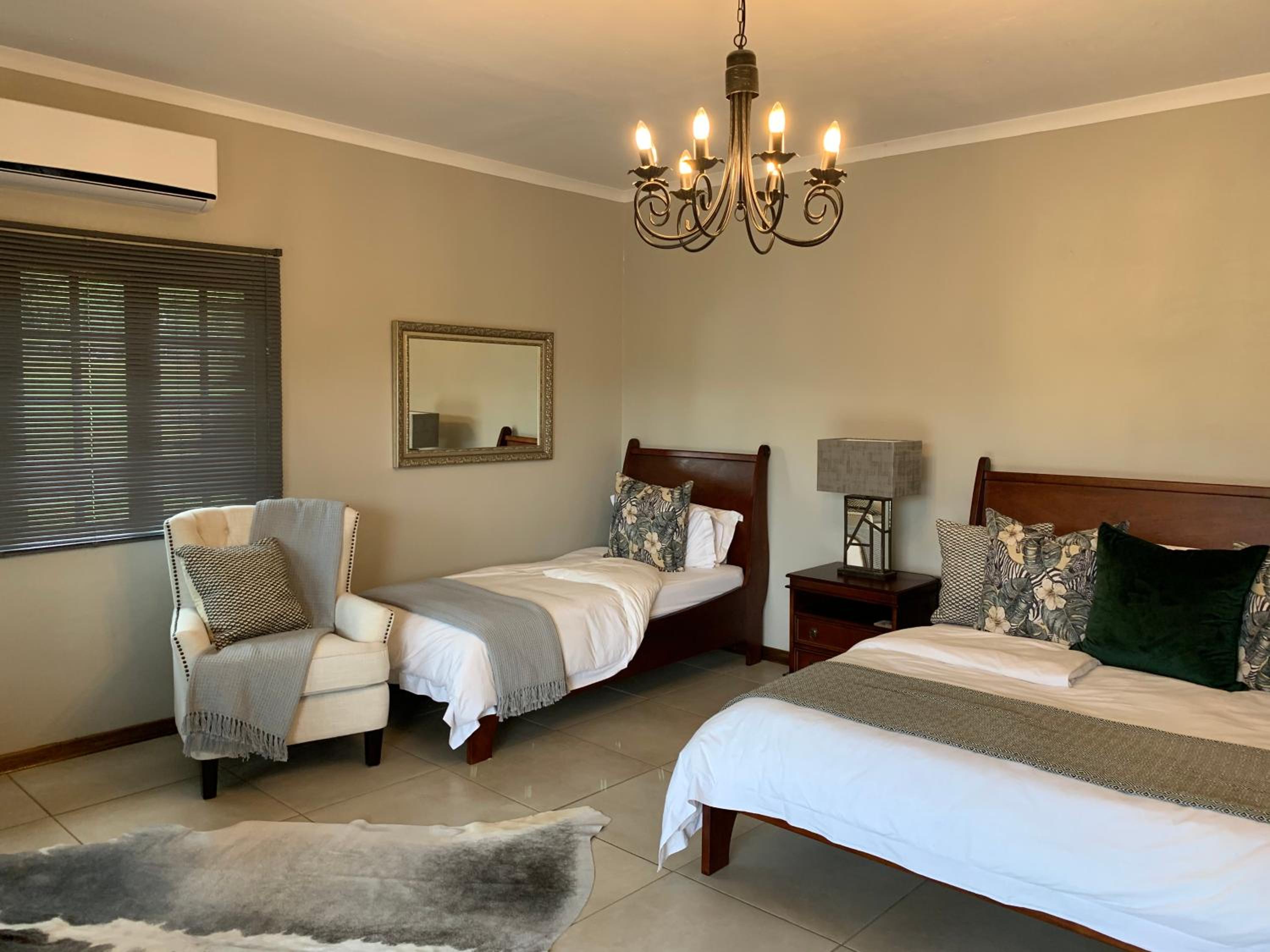 Luxury King Room photo 2