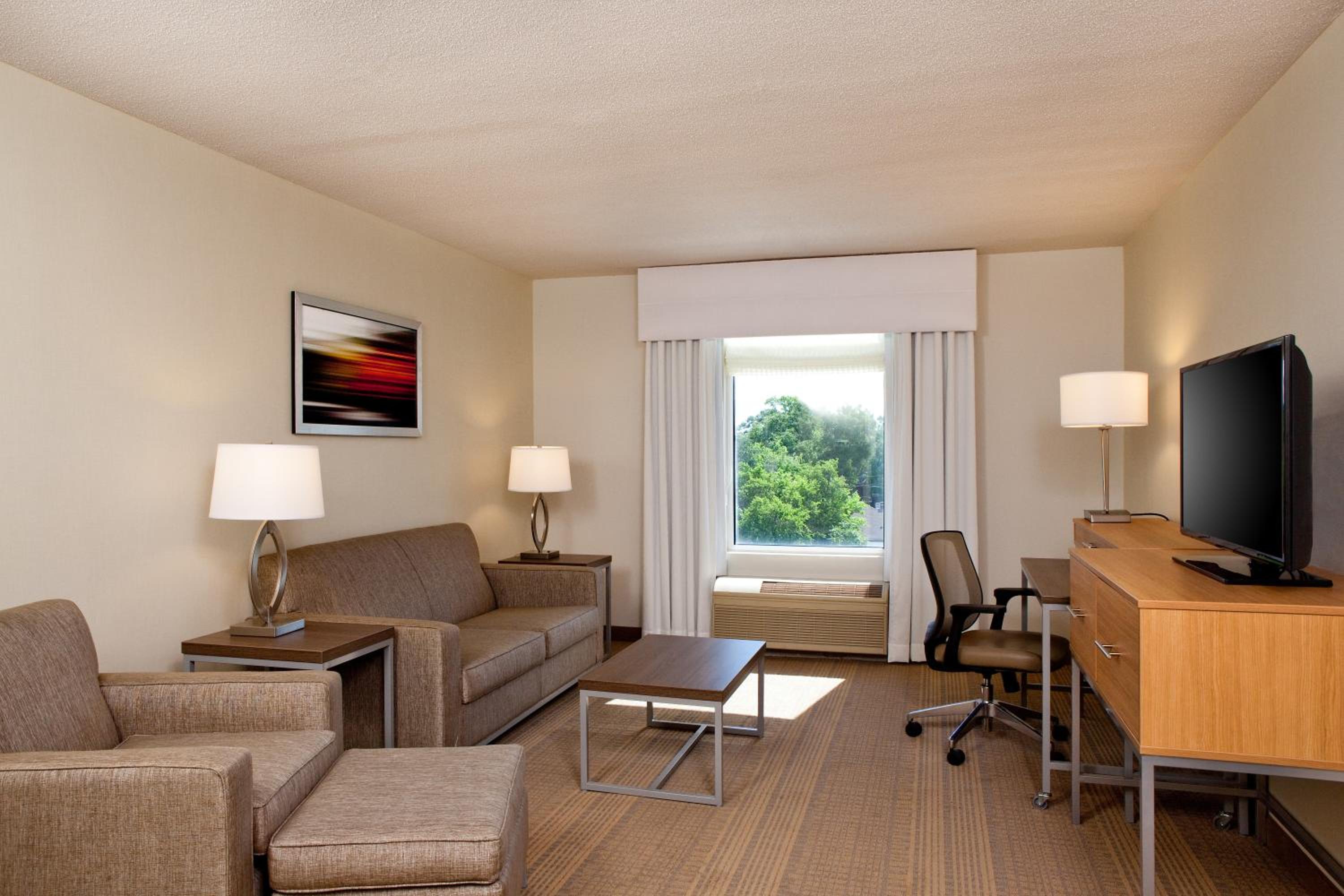 Queen Suite with Two Queen Beds - Photo 6