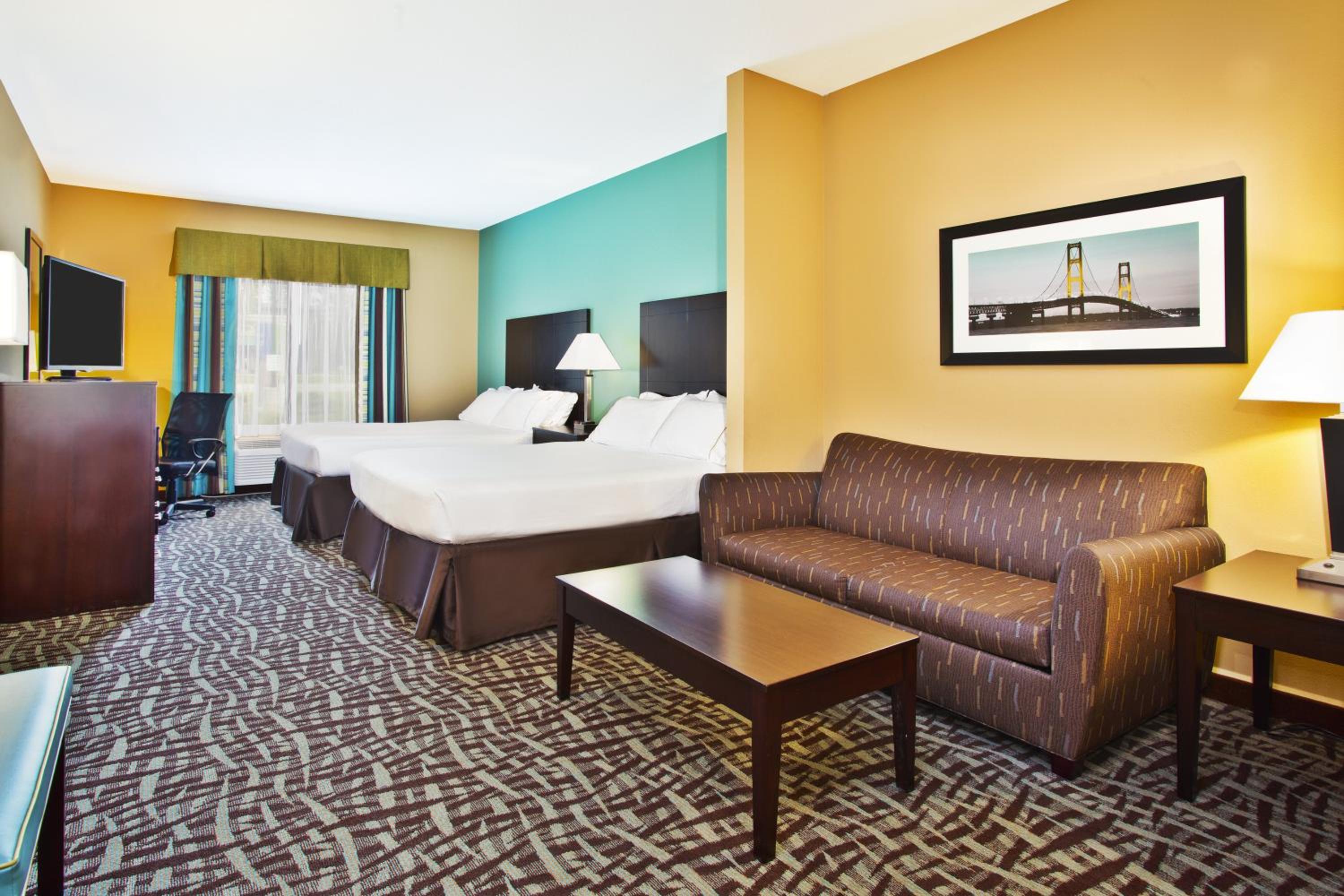 Queen Room with Two Queen Beds and Sofa Bed