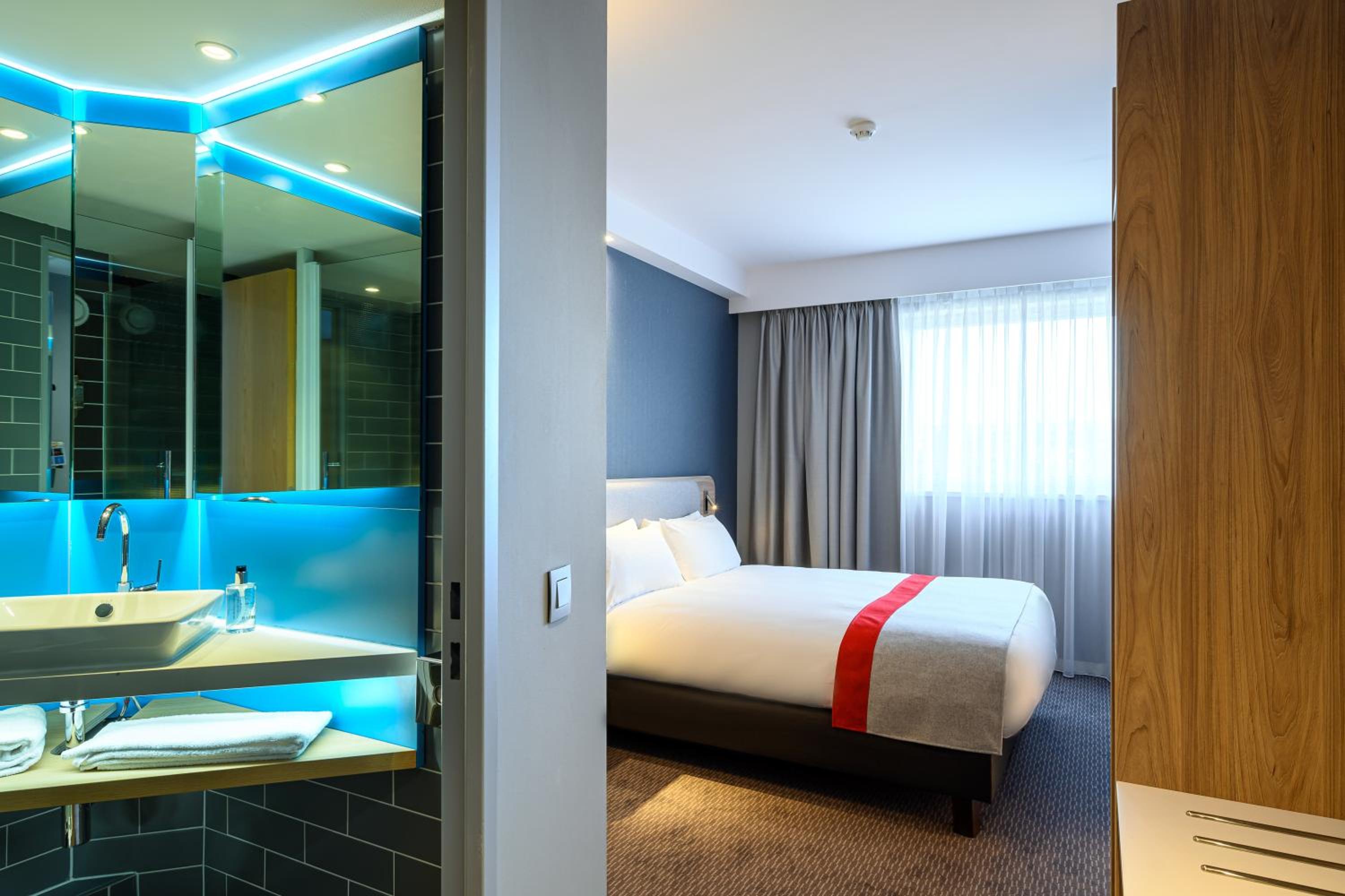Standard Double Room with Sofa Bed - Photo 7