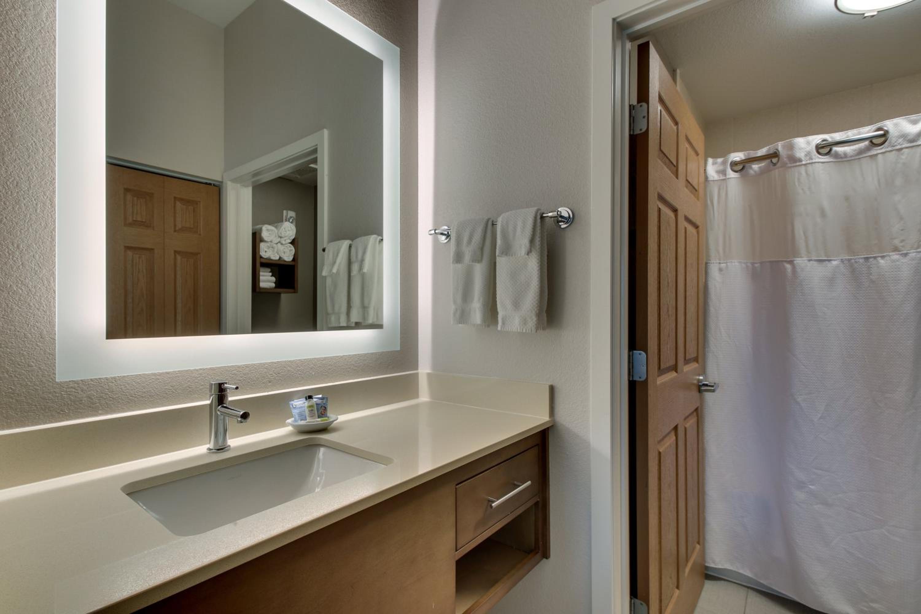 Studio Queen Suite - Photo 3