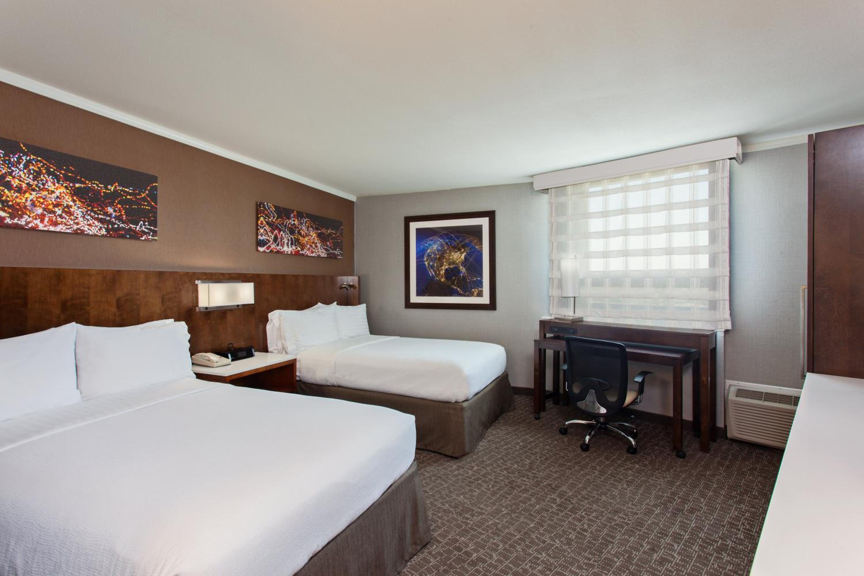Premium Double Room with Two Double Beds - Photo 2