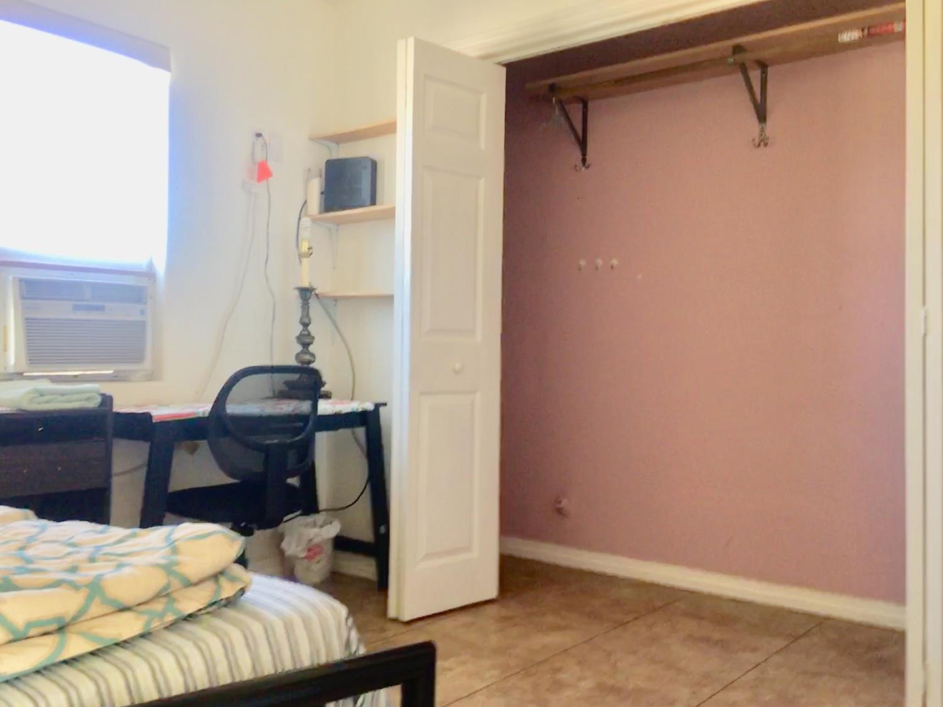 Double Room with Shared Bathroom photo 3