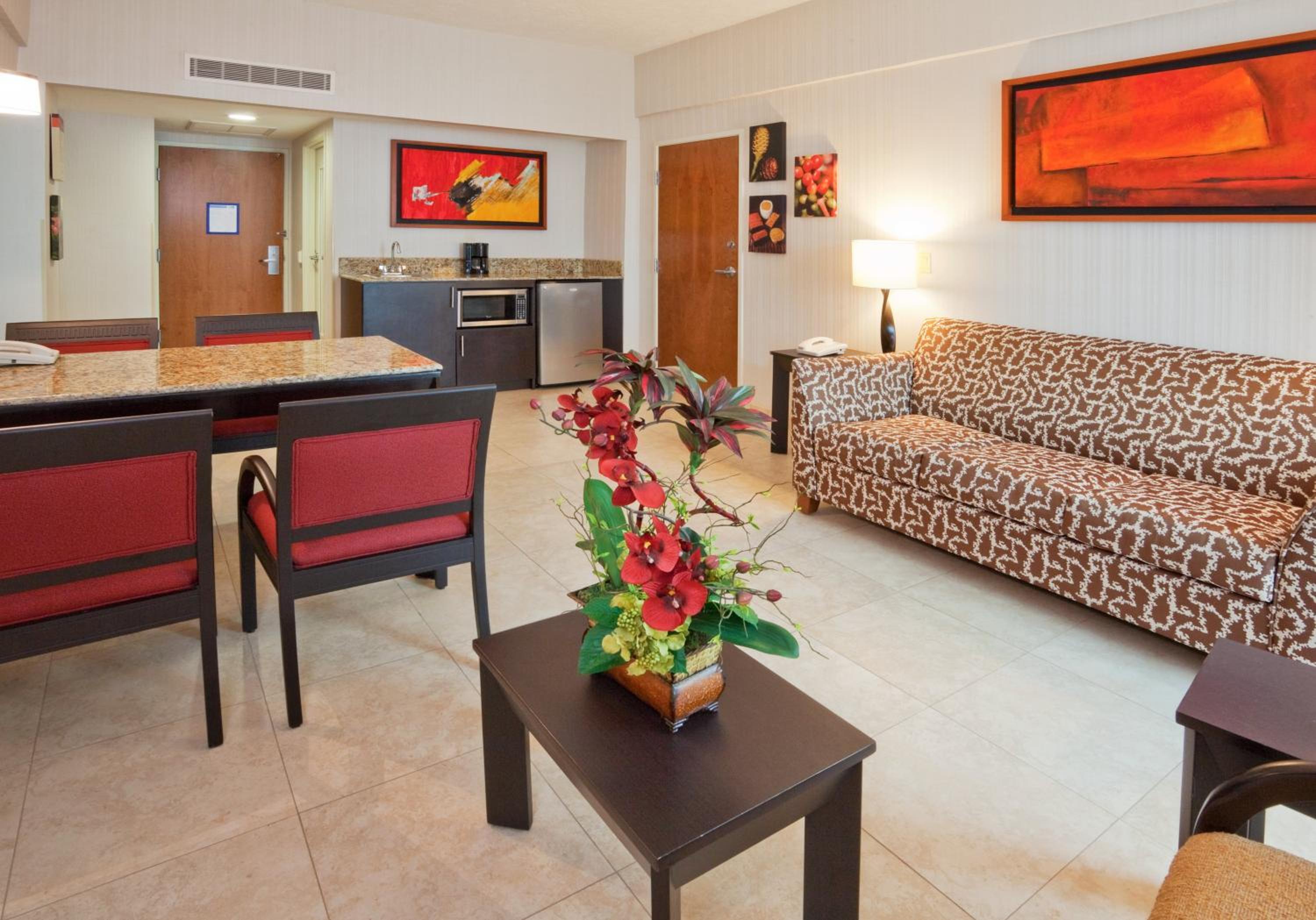 King Suite - Photo 2