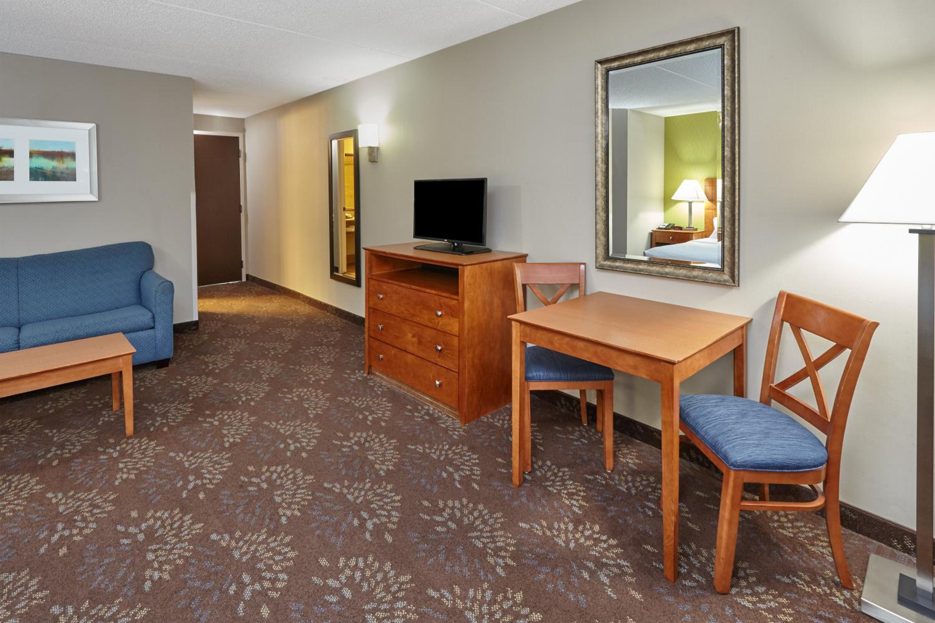 Standard King Room With Sofa Bed - Non-Smoking