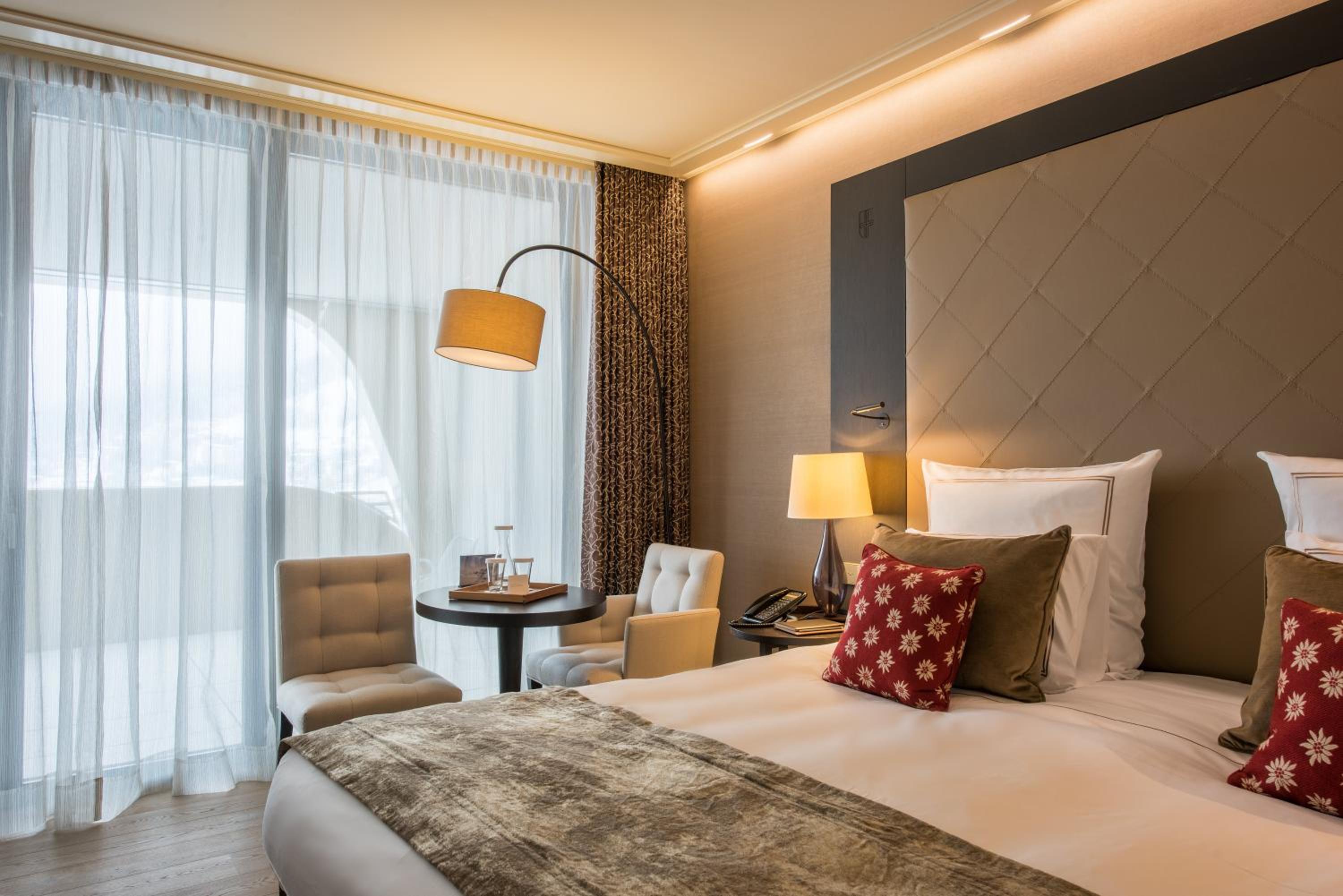 Premium King Room with Balcony thumbnail 5