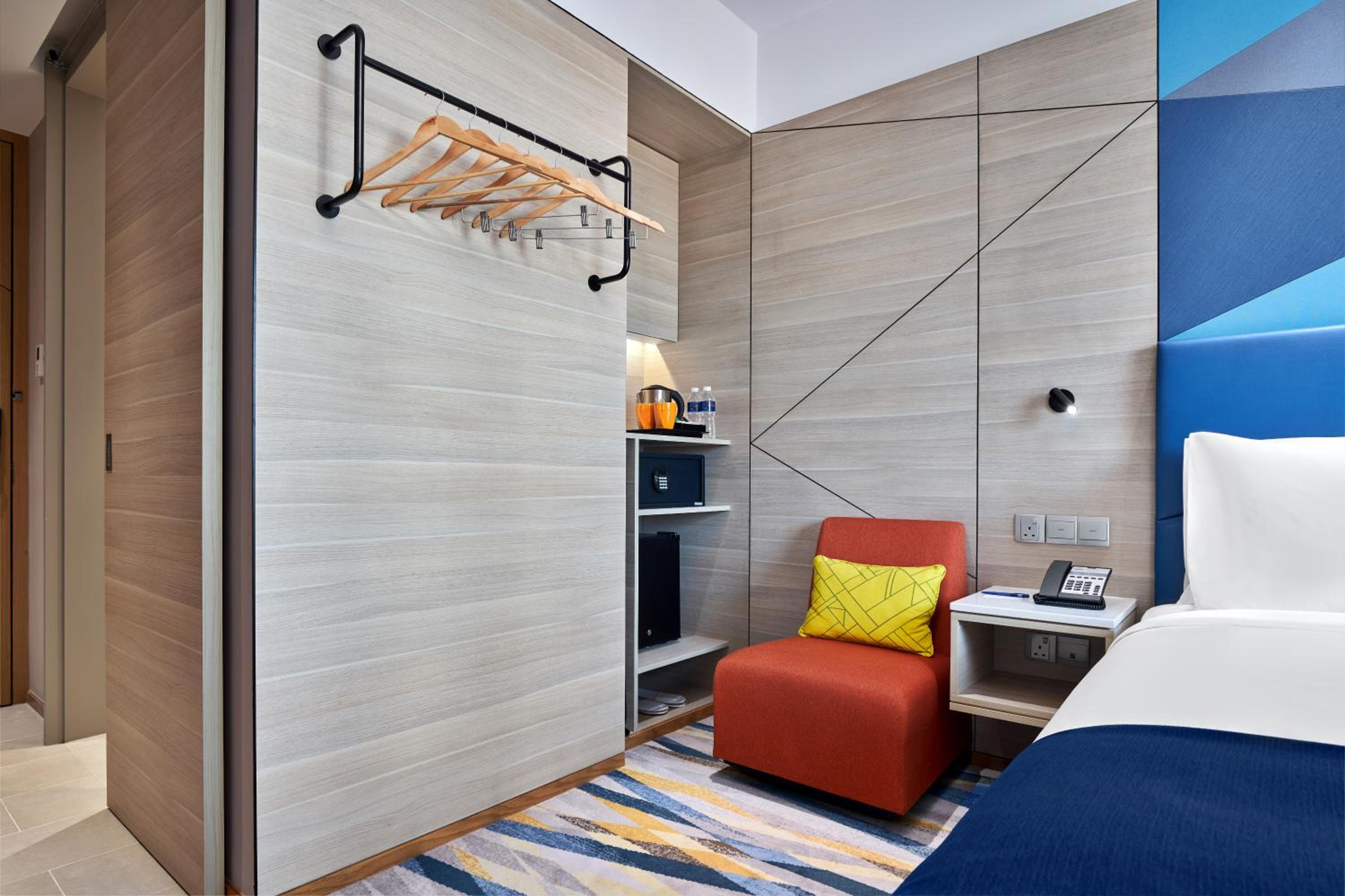Standard Queen Room with Free Breakfast - Top Floor photo 3