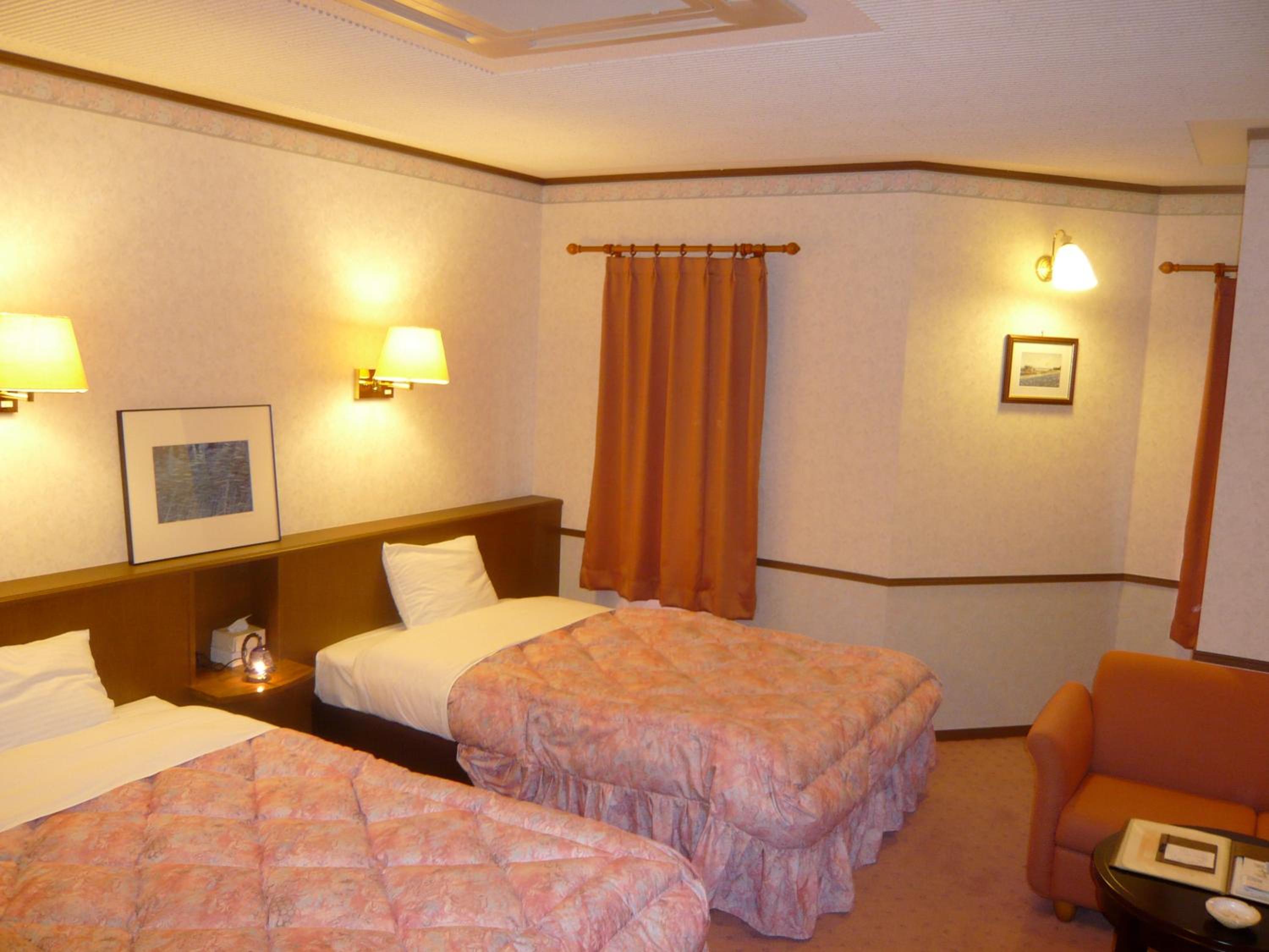 Twin Room - Non-Smoking photo 1
