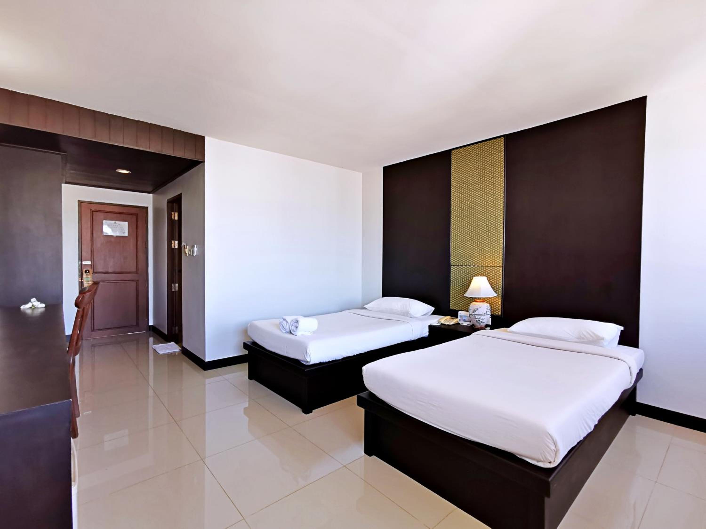 Standard Twin Room - Photo 3