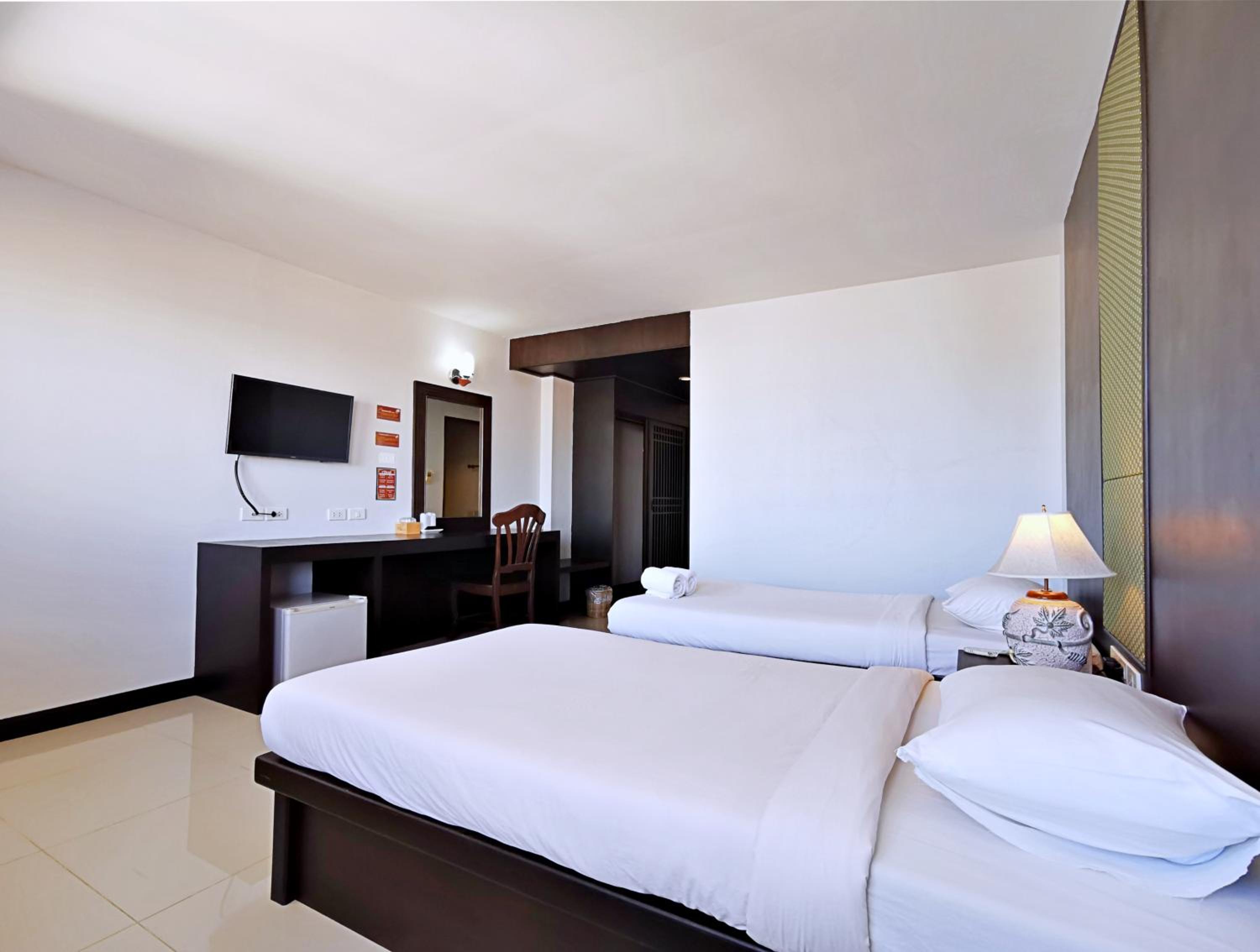 Standard Twin Room - Photo 2