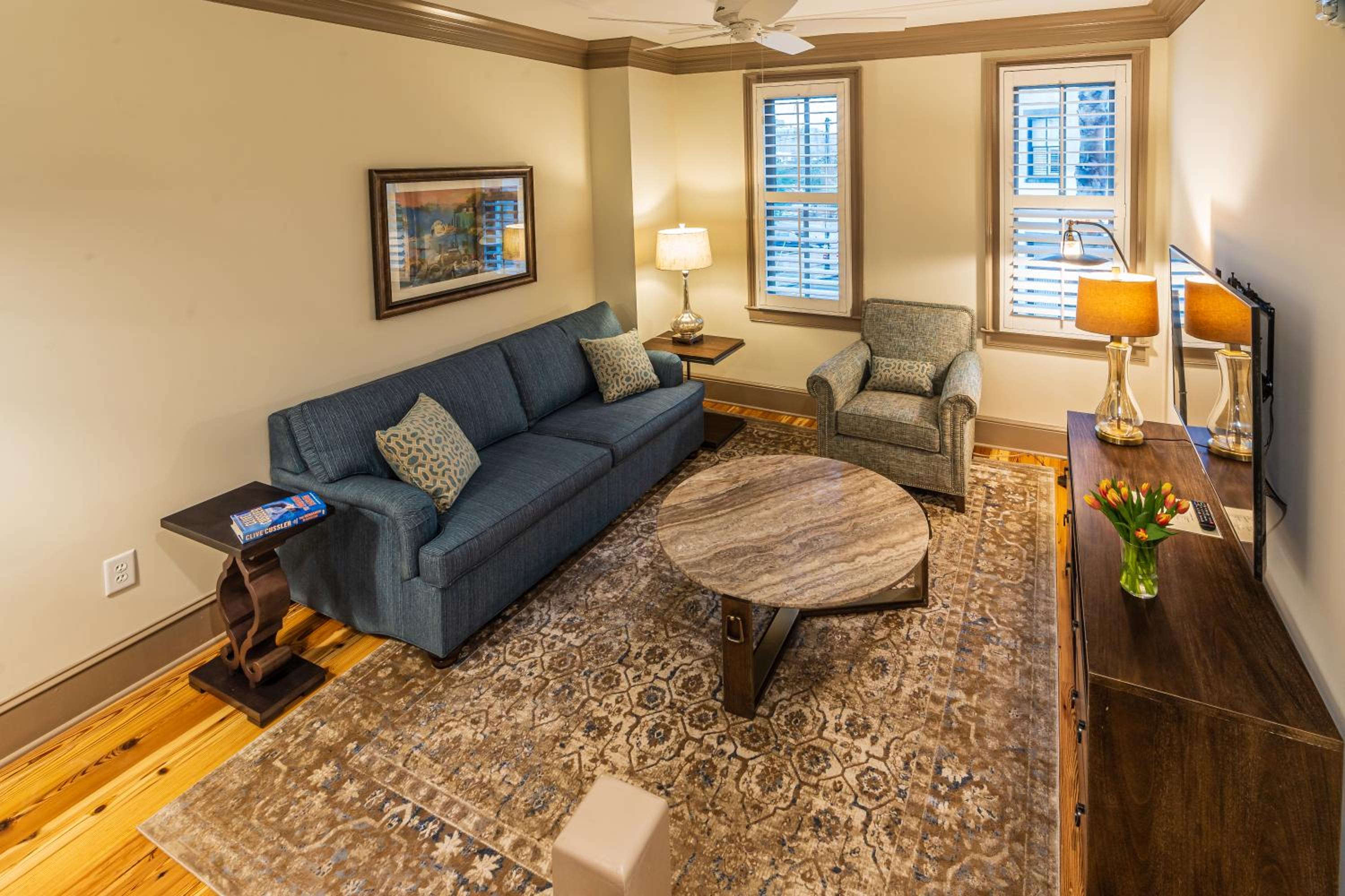 Townhouse Suite - Photo 5