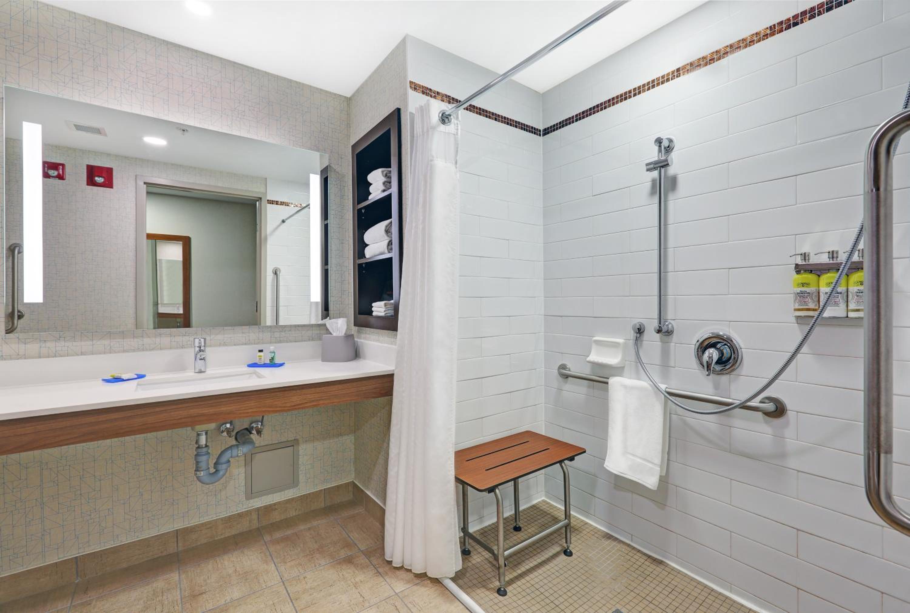 Standard King Room with Mobility Accessible Roll-In Shower - Photo 4