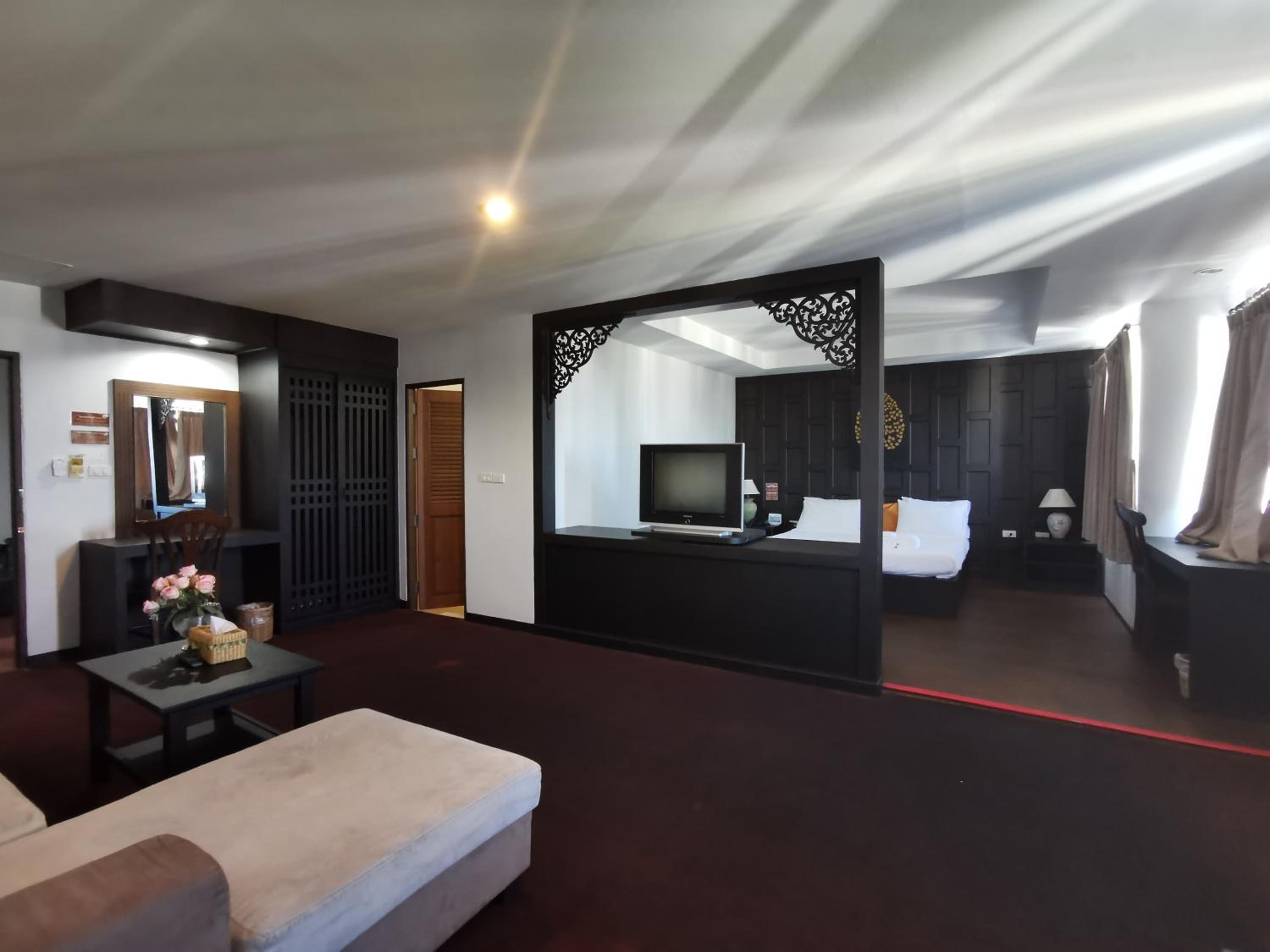 Suite - Photo 3