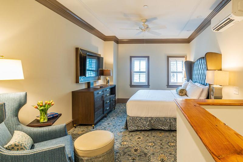 Townhouse Suite - Photo 2