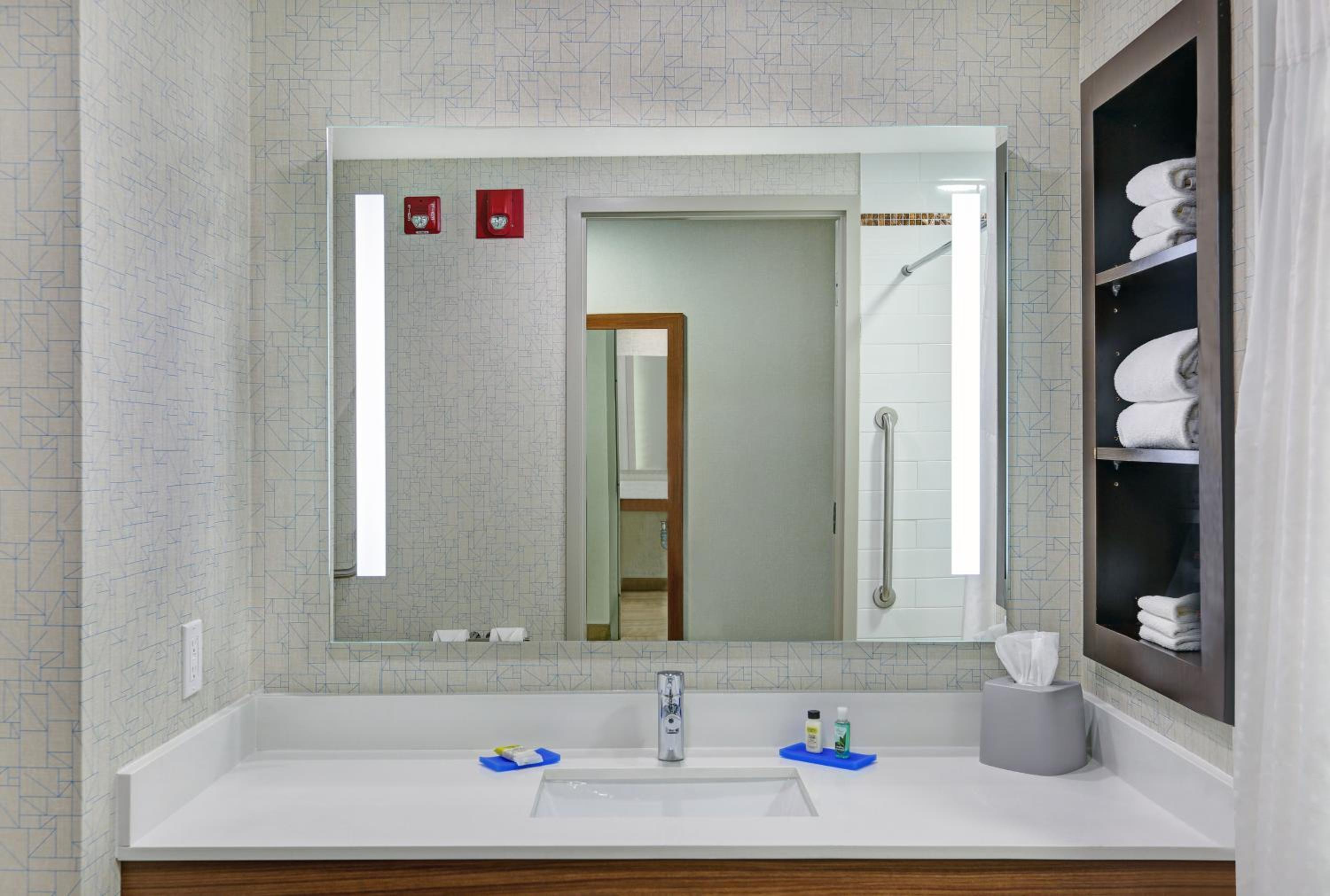 Standard King Room with Mobility Accessible Roll-In Shower - Photo 7
