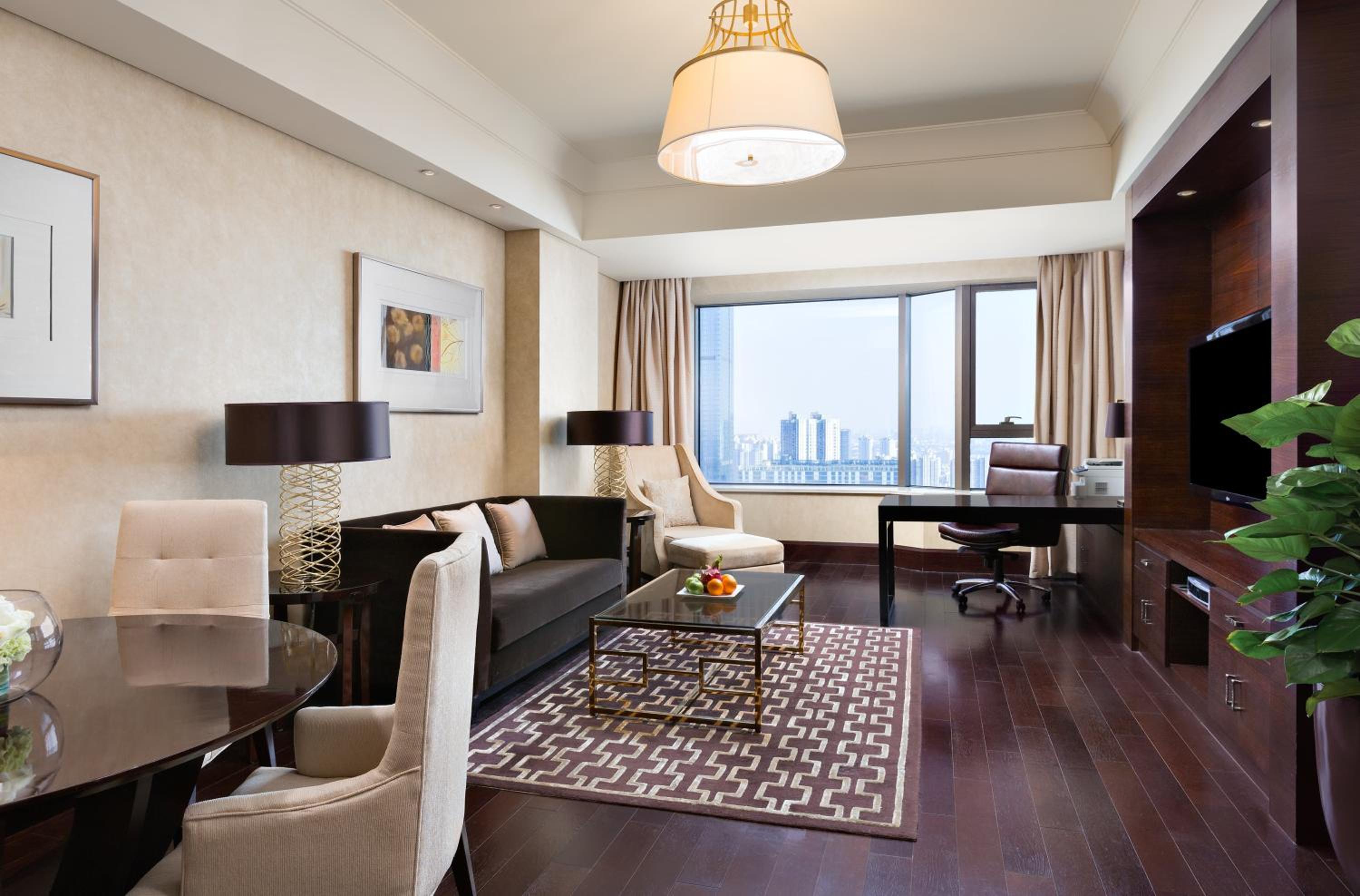 One-Bedroom Suite - Photo 9