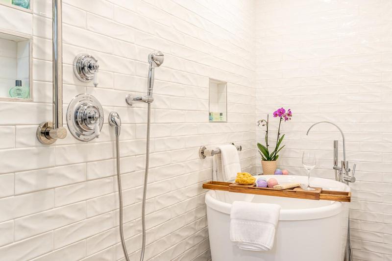 Townhouse Suite - Photo 7
