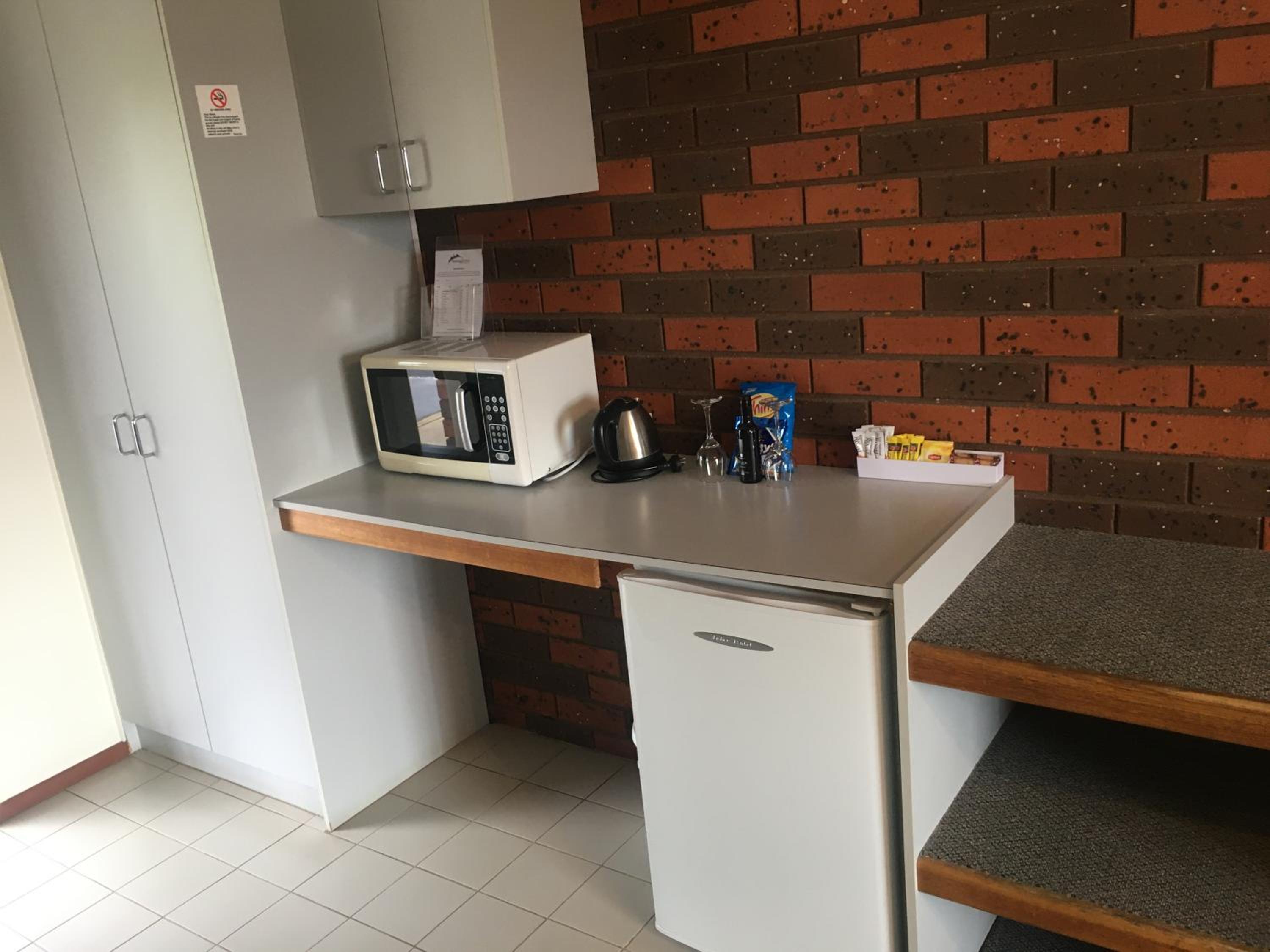 Twin Room - Disability Access - Photo 2