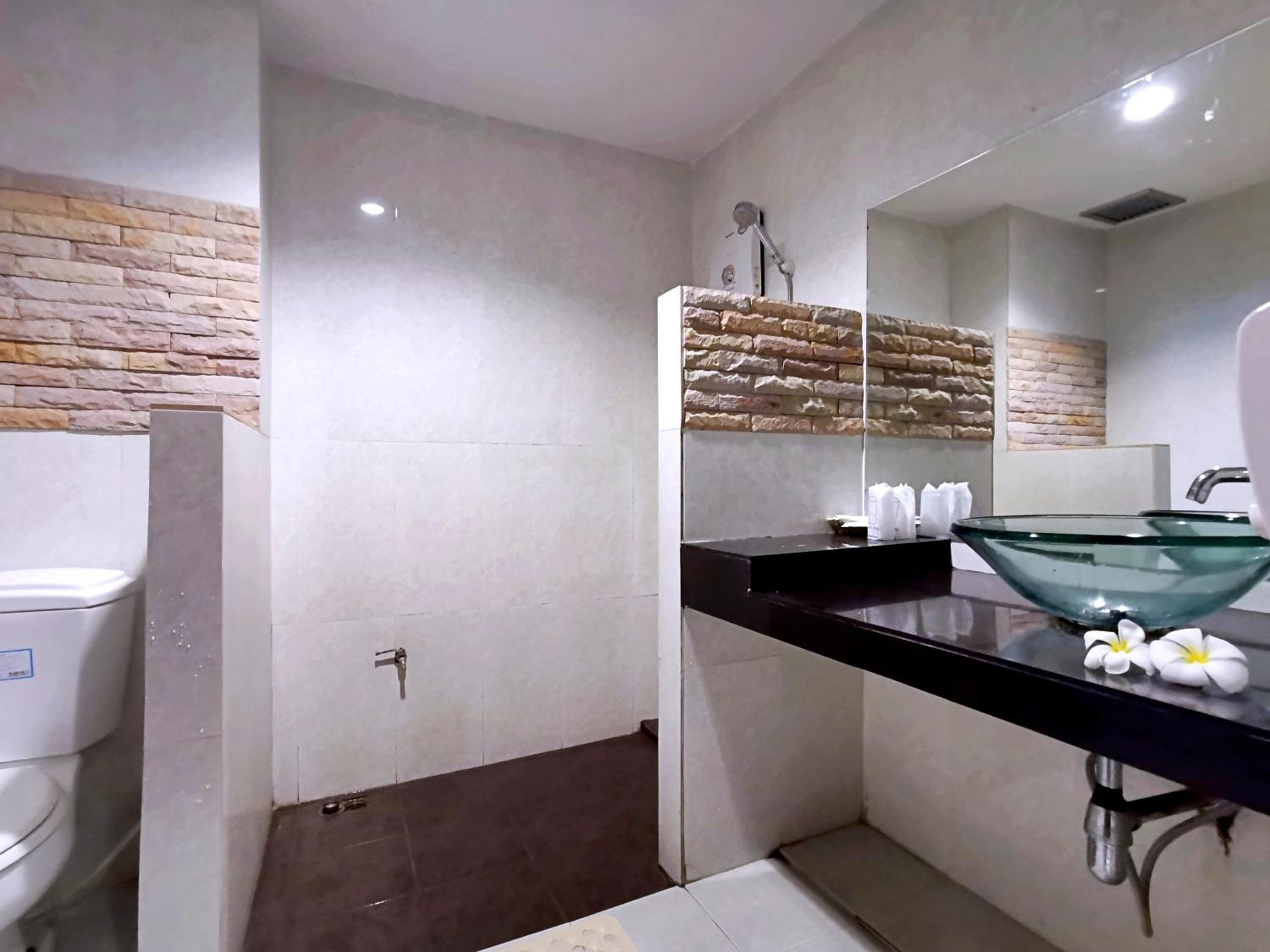 Standard Double or Twin Room - Photo 2