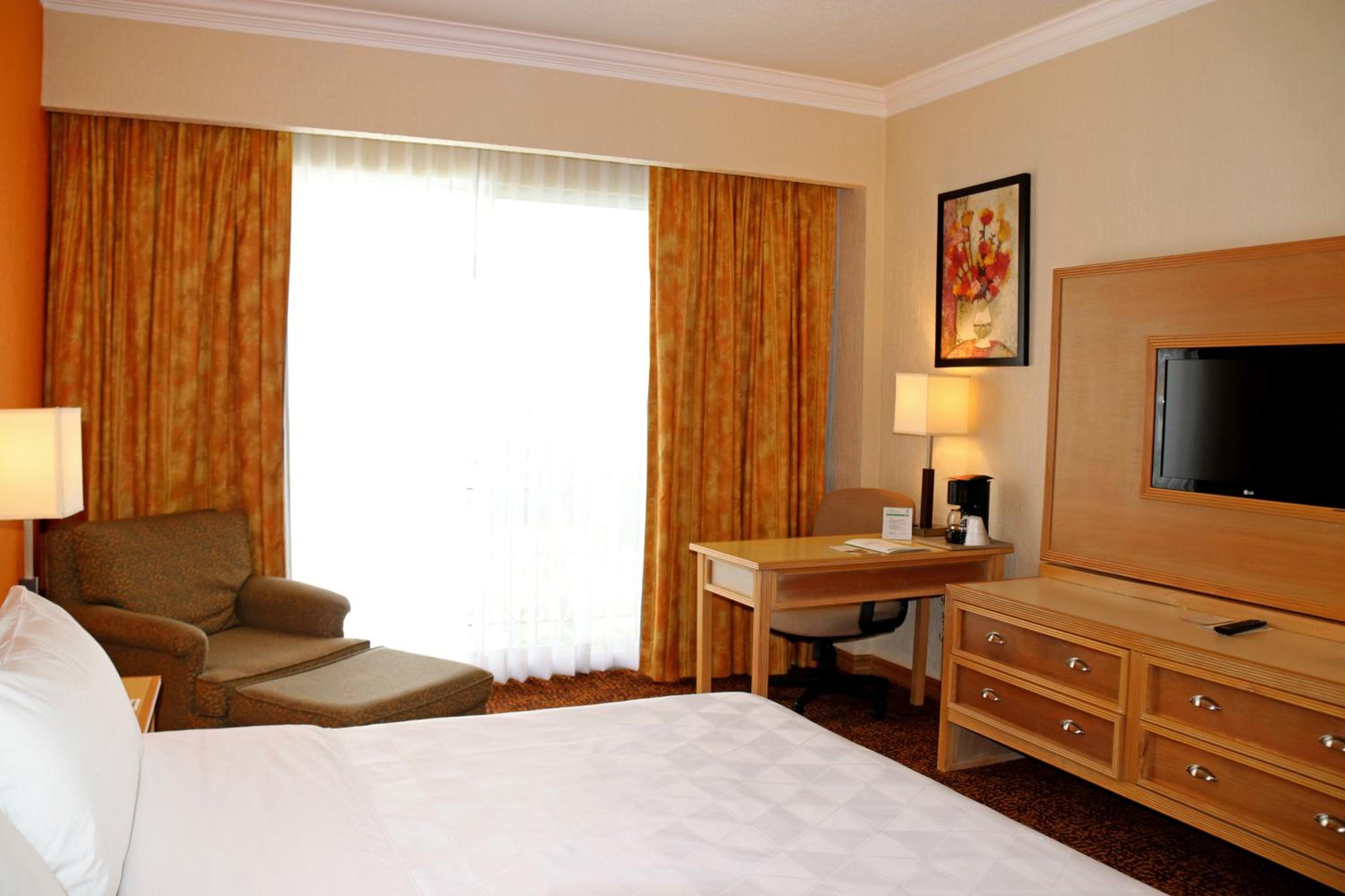 Standard King Room - Photo 4