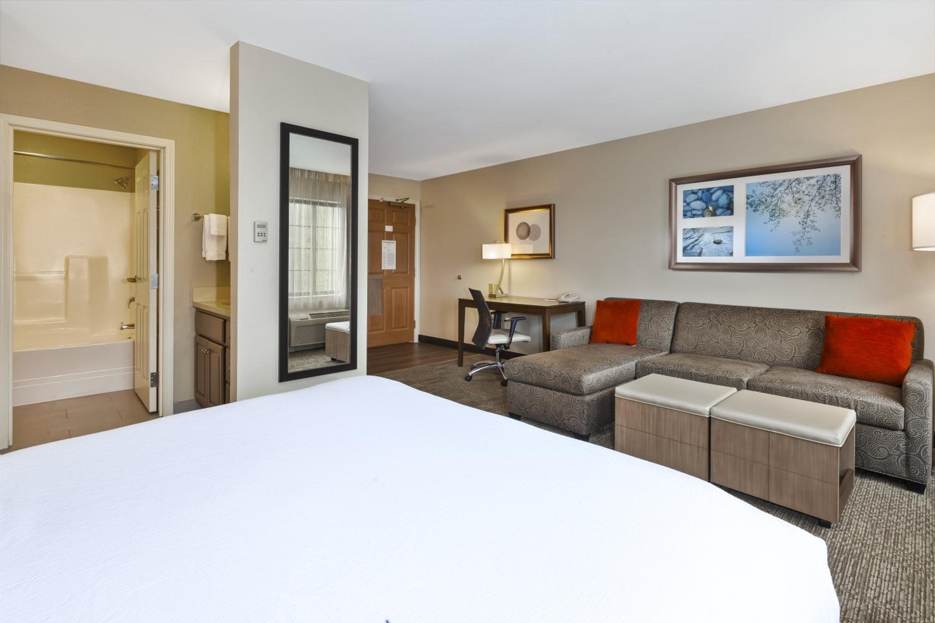 Standard Suite - Photo 2